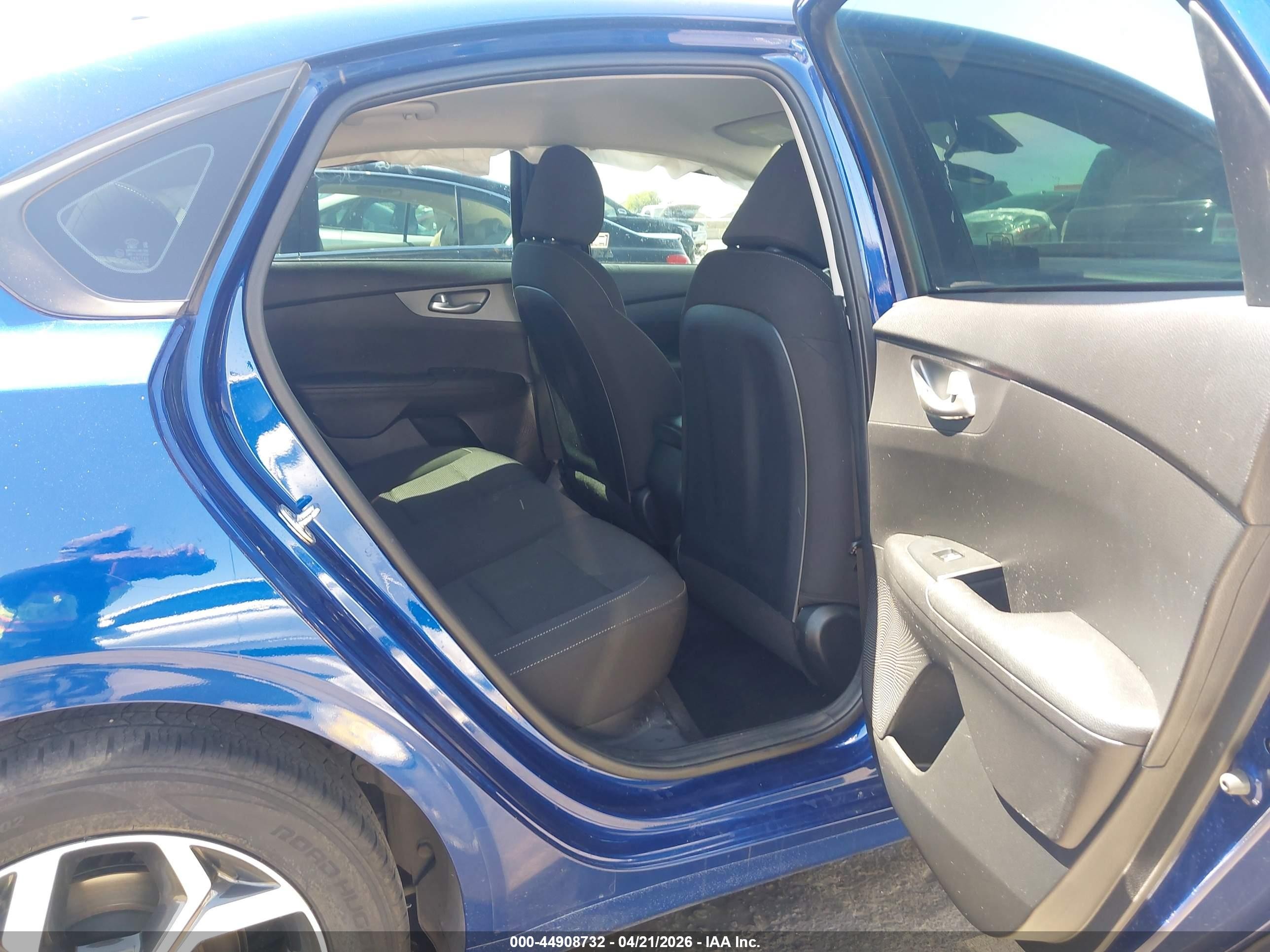 2020 Kia Forte Lxs Blue vin: 3KPF24ADXLE243730