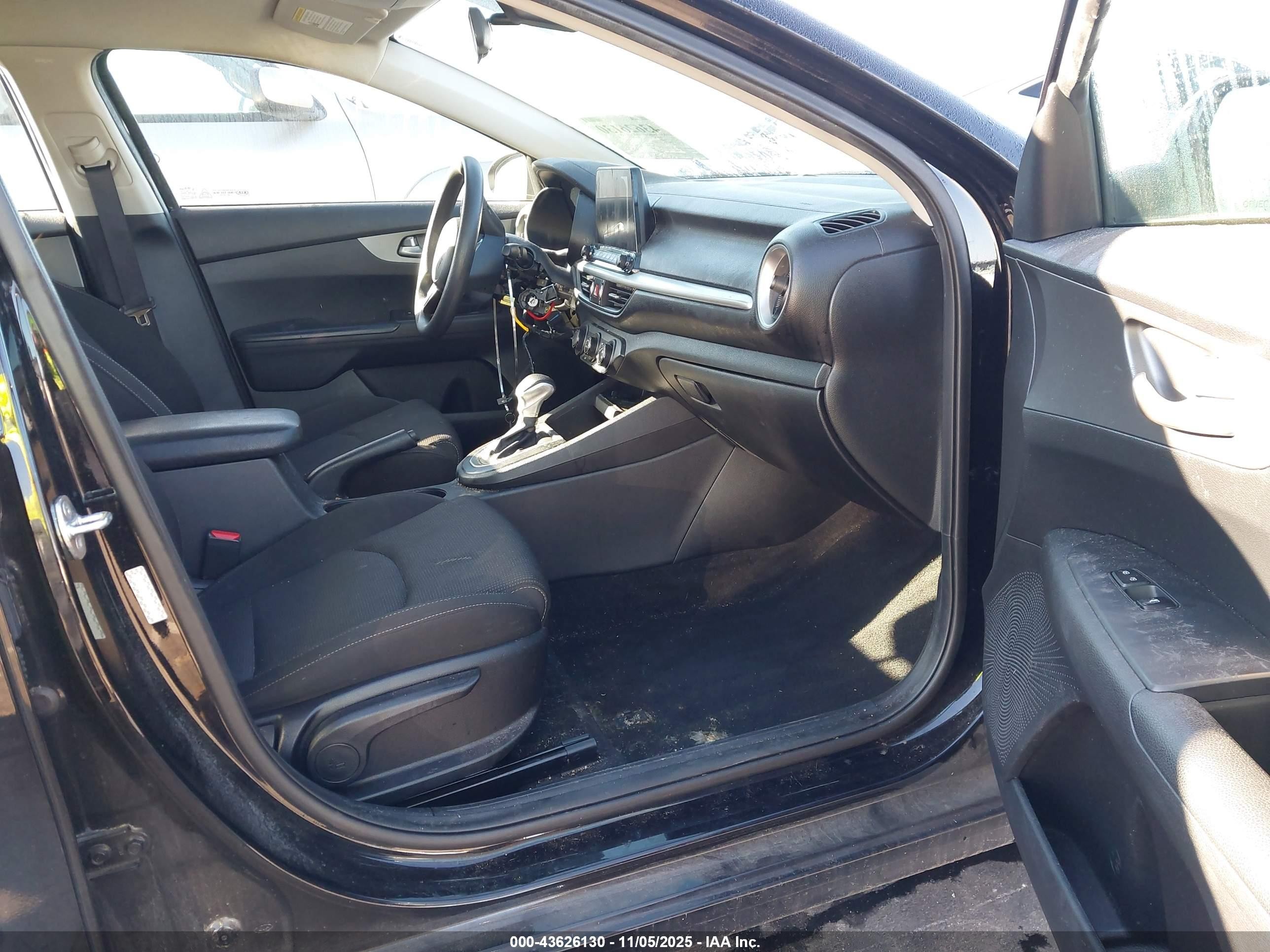 2021 Kia Forte Fe Black vin: 3KPF24ADXME326639