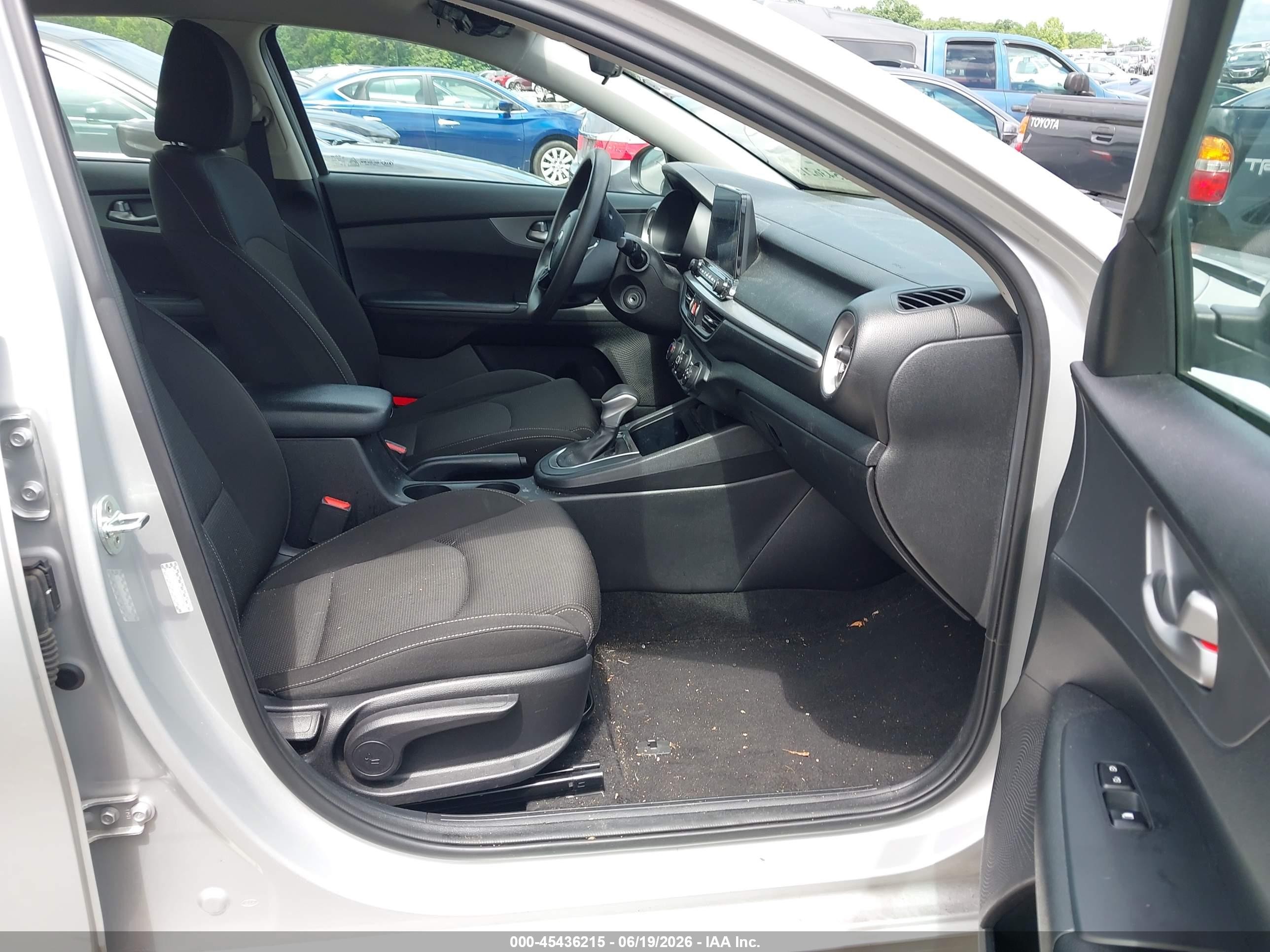 2021 Kia Forte Lxs Silver vin: 3KPF24ADXME339360