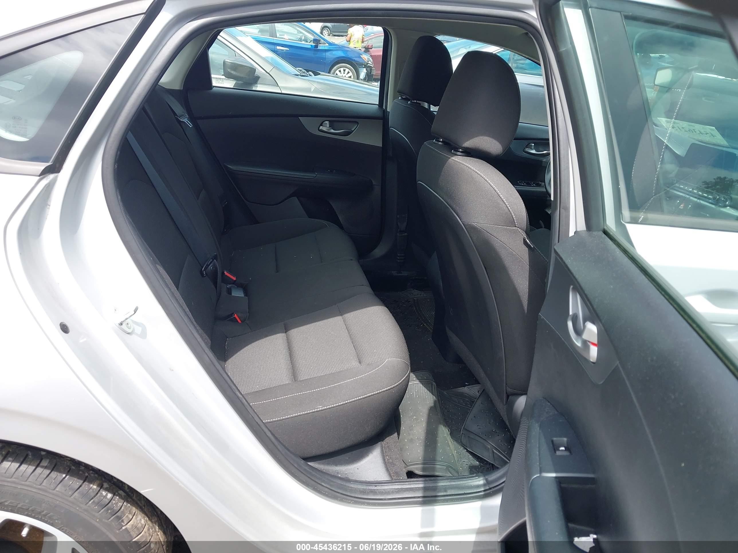 2021 Kia Forte Lxs Silver vin: 3KPF24ADXME339360