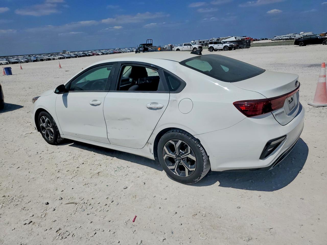 2021 Kia Forte White vin: 3KPF24ADXME349340