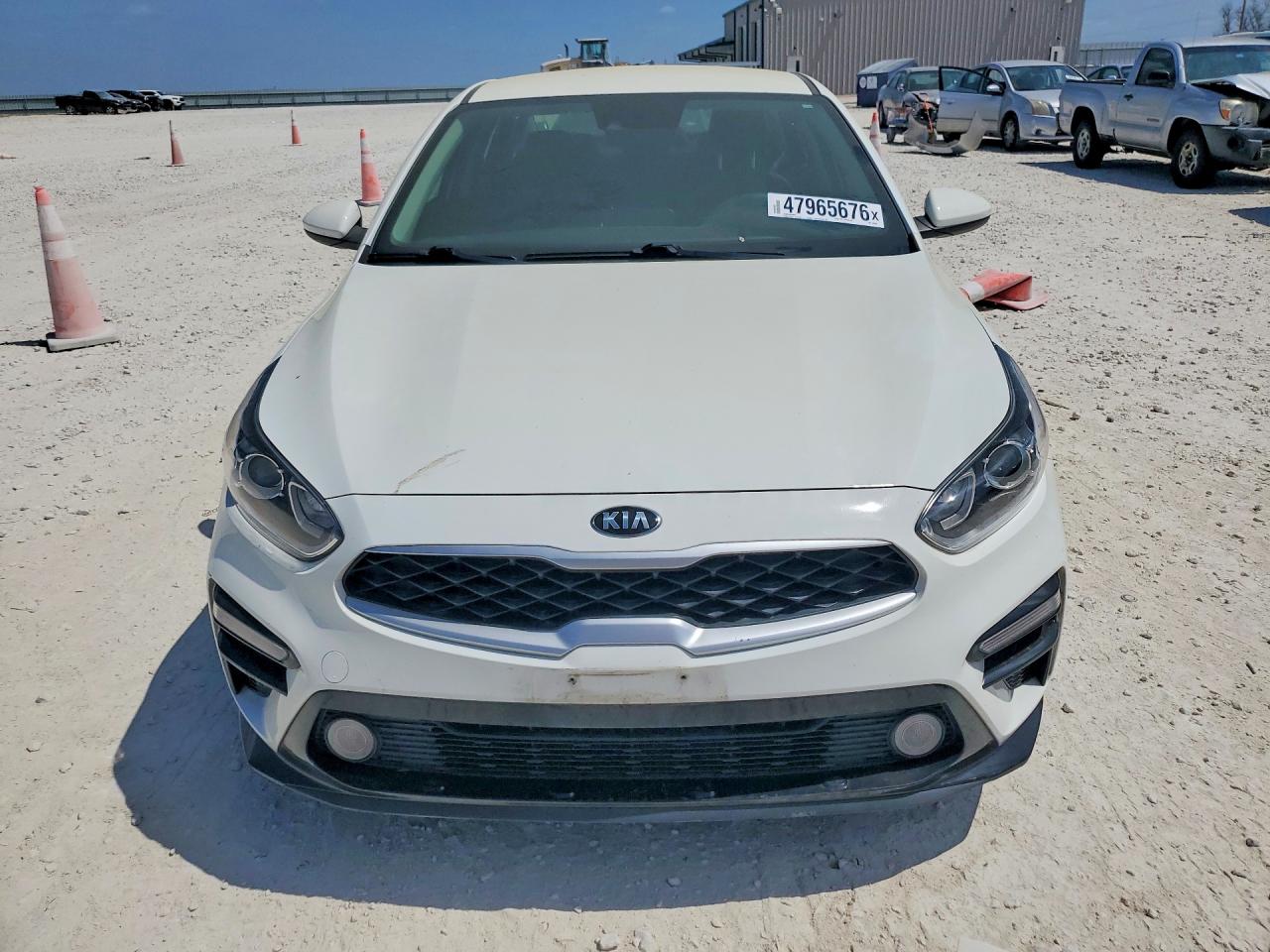 2021 Kia Forte White vin: 3KPF24ADXME349340