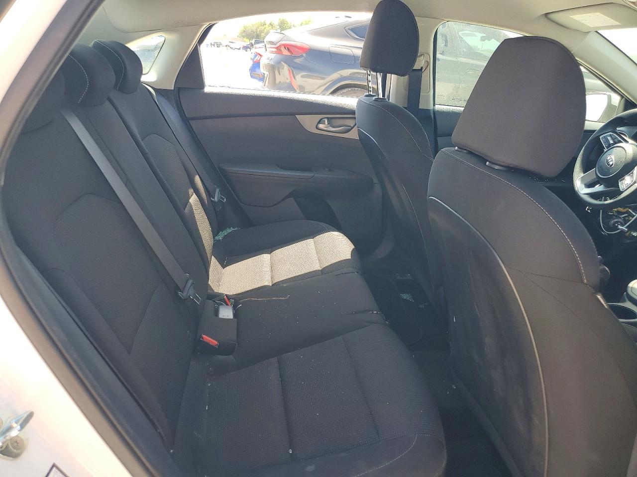 2021 Kia Forte White vin: 3KPF24ADXME349340