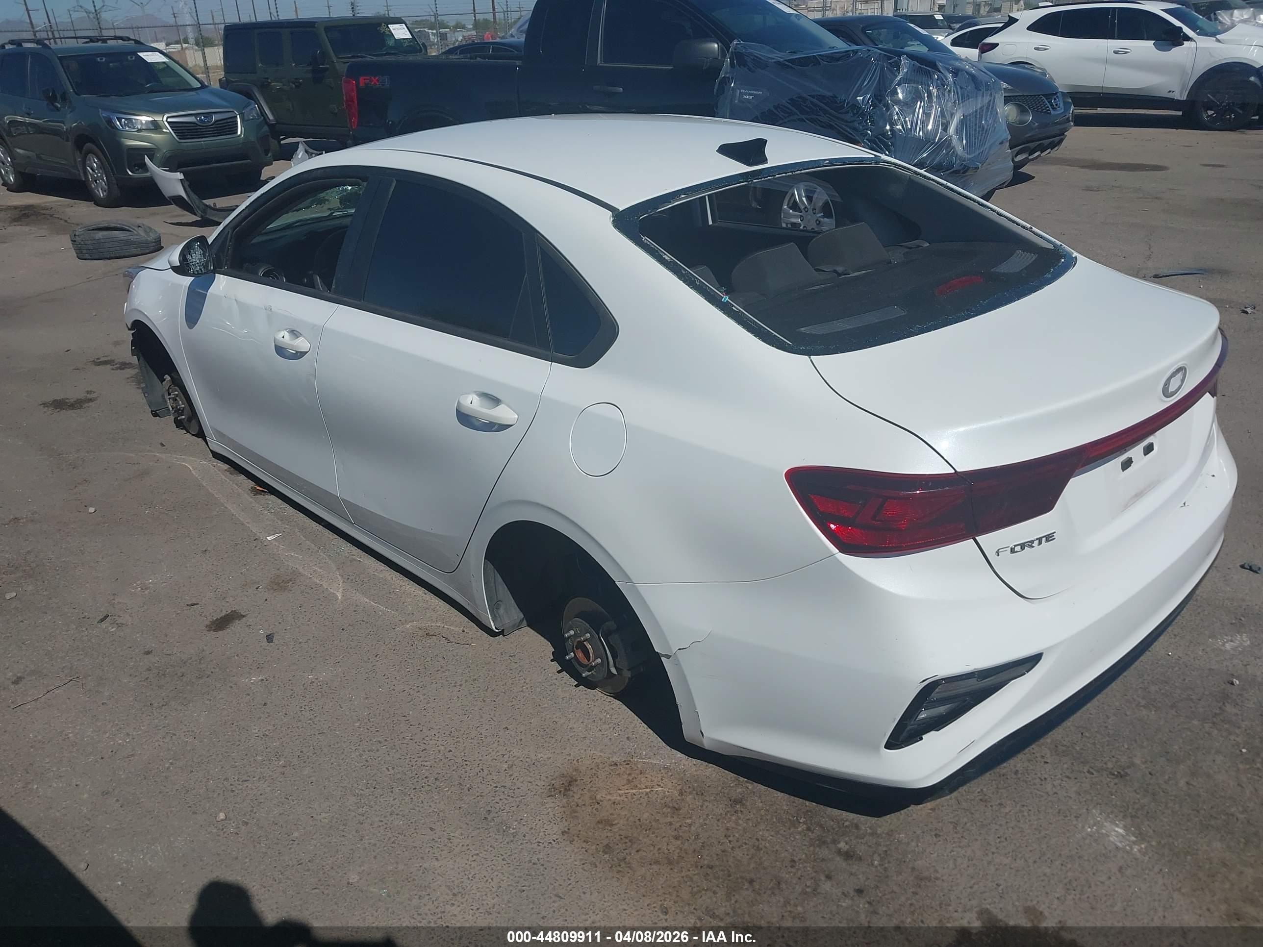 2021 Kia Forte Lxs White vin: 3KPF24ADXME375727