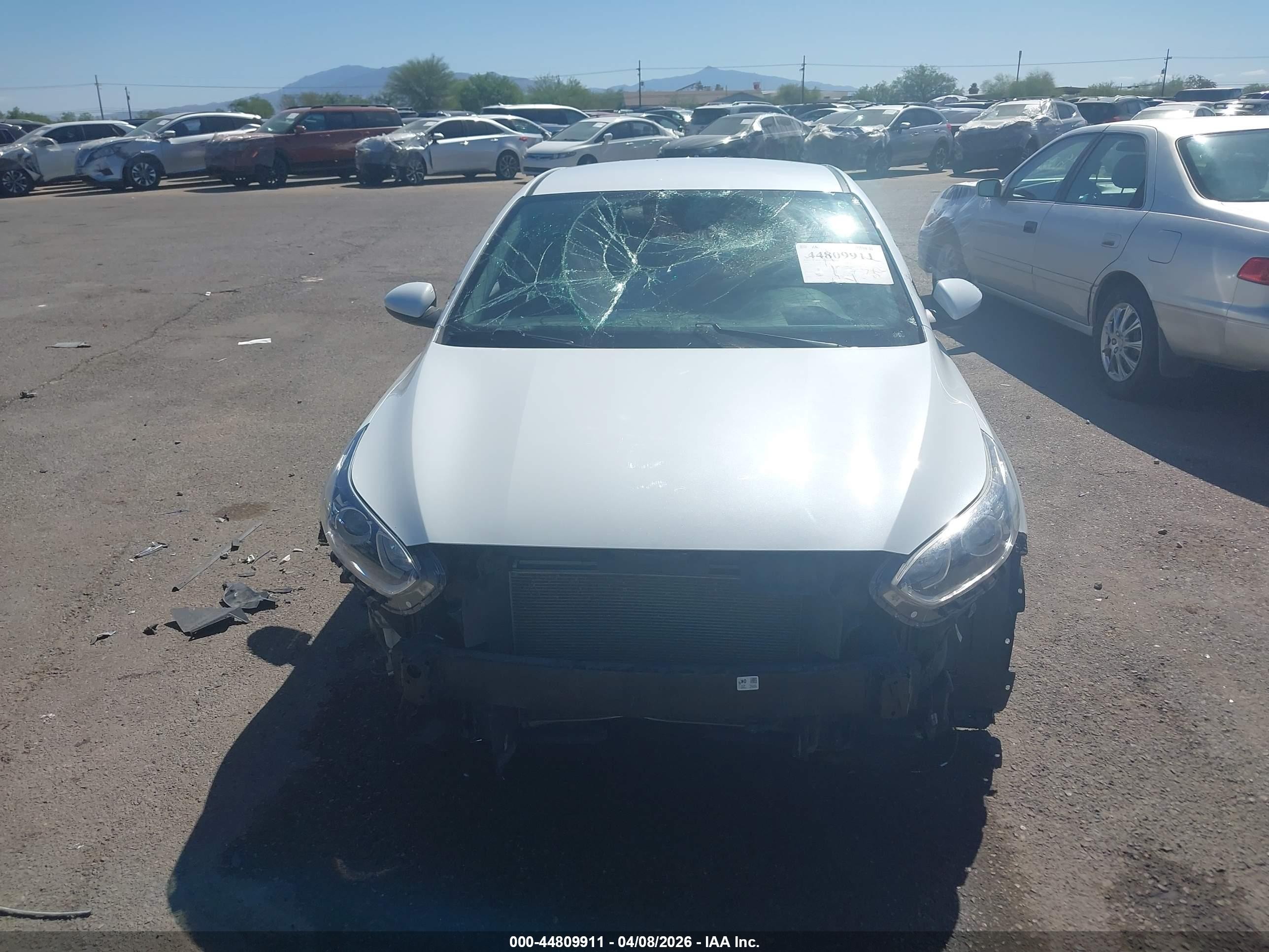 2021 Kia Forte Lxs White vin: 3KPF24ADXME375727