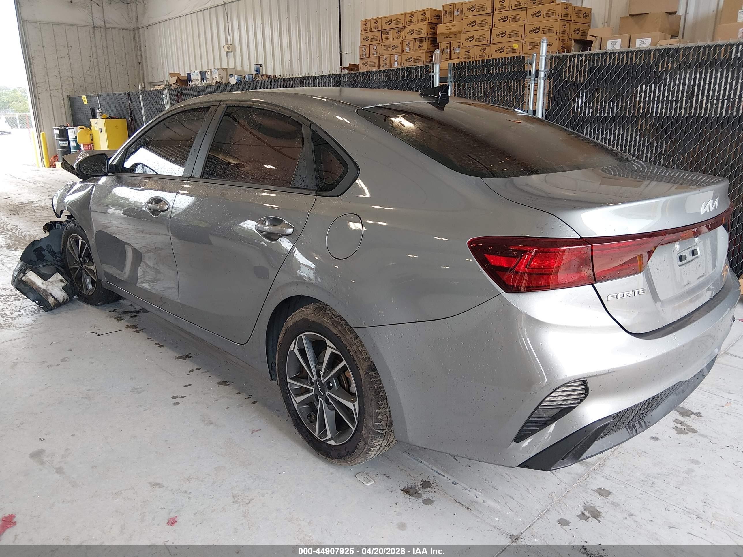 2022 Kia Forte Lxs Silver vin: 3KPF24ADXNE418528