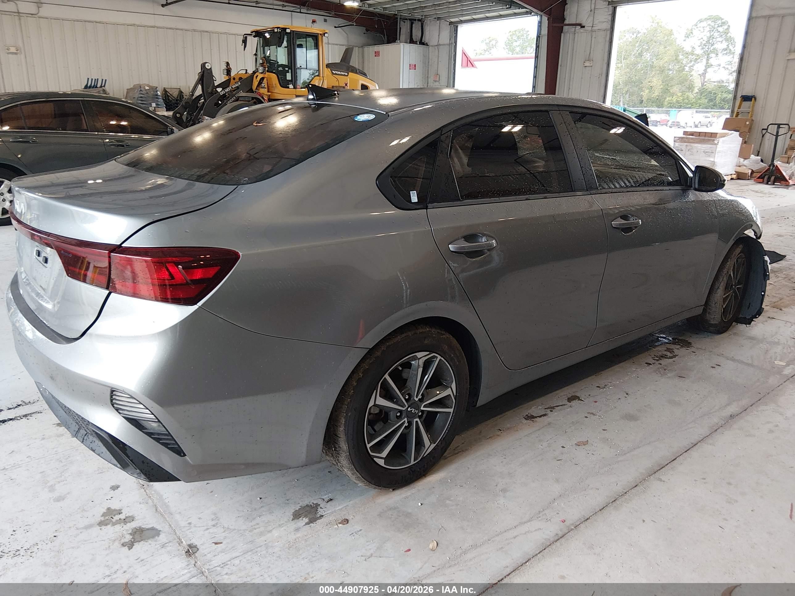 2022 Kia Forte Lxs Silver vin: 3KPF24ADXNE418528