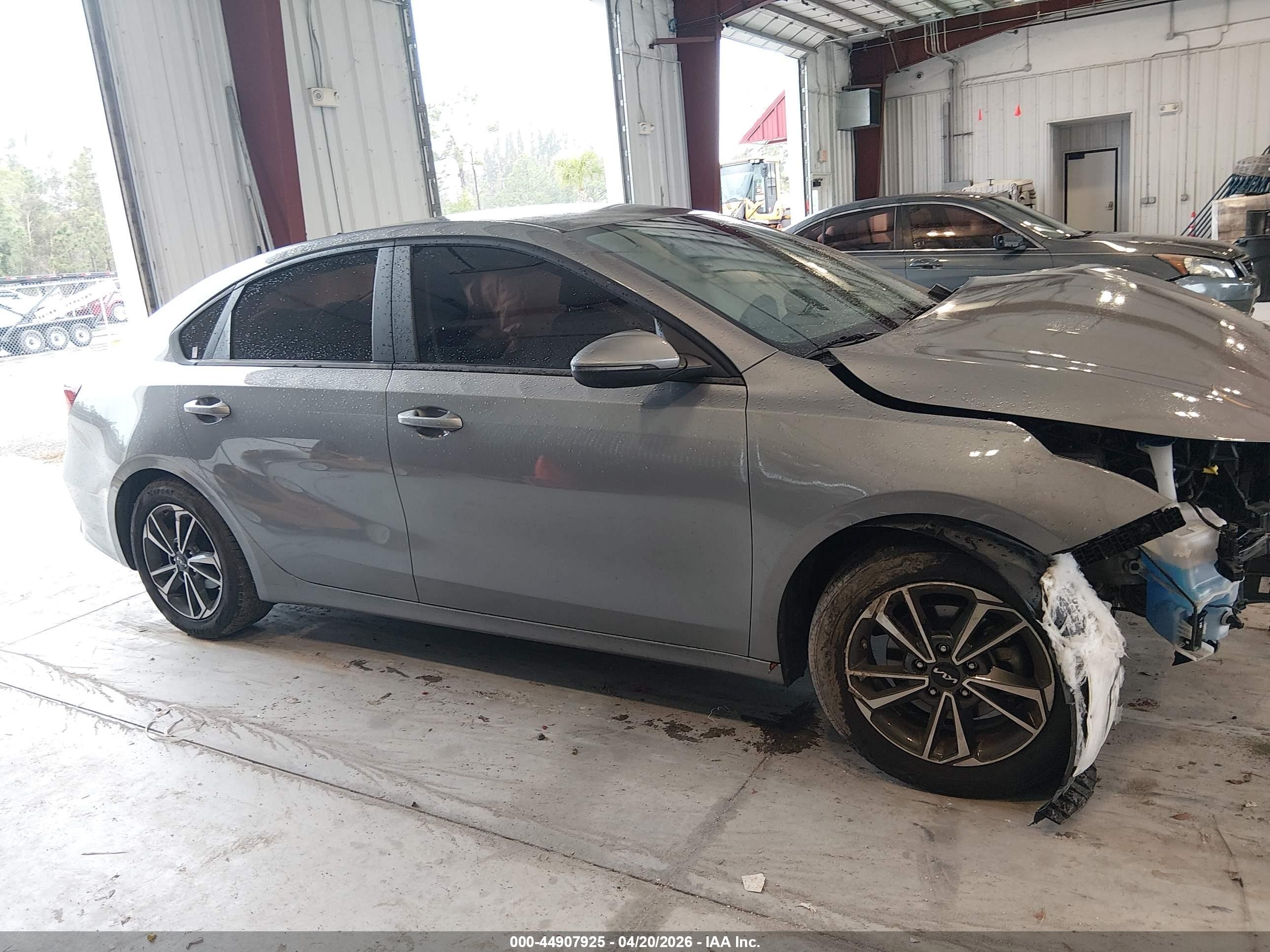 2022 Kia Forte Lxs Silver vin: 3KPF24ADXNE418528