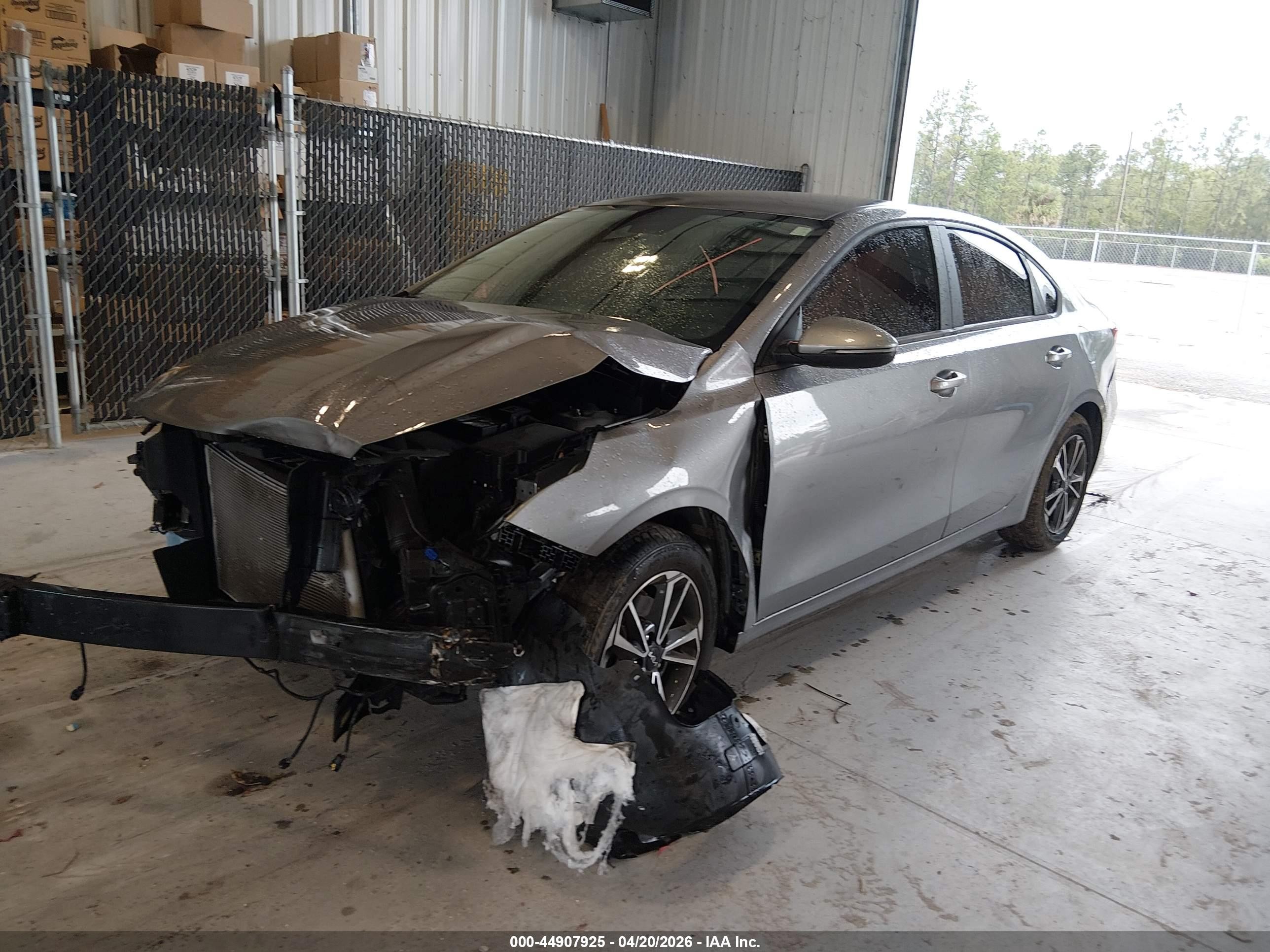2022 Kia Forte Lxs Silver vin: 3KPF24ADXNE418528