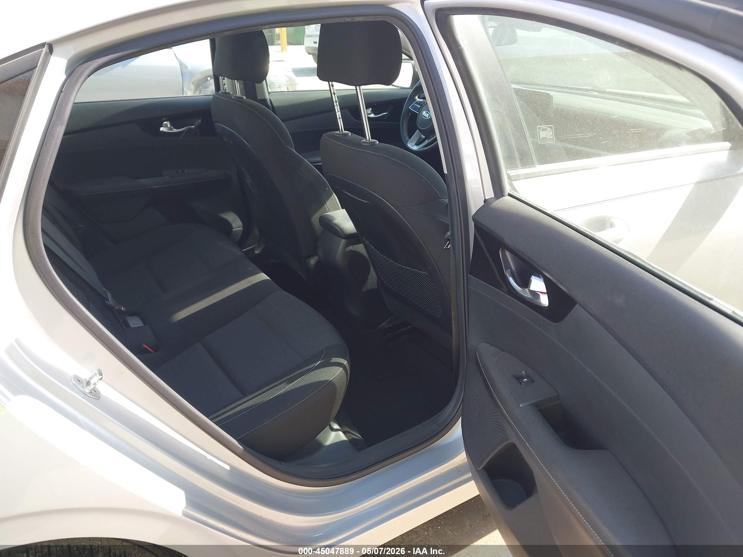2019 Kia Forte S Silver vin: 3KPF34AD1KE119969