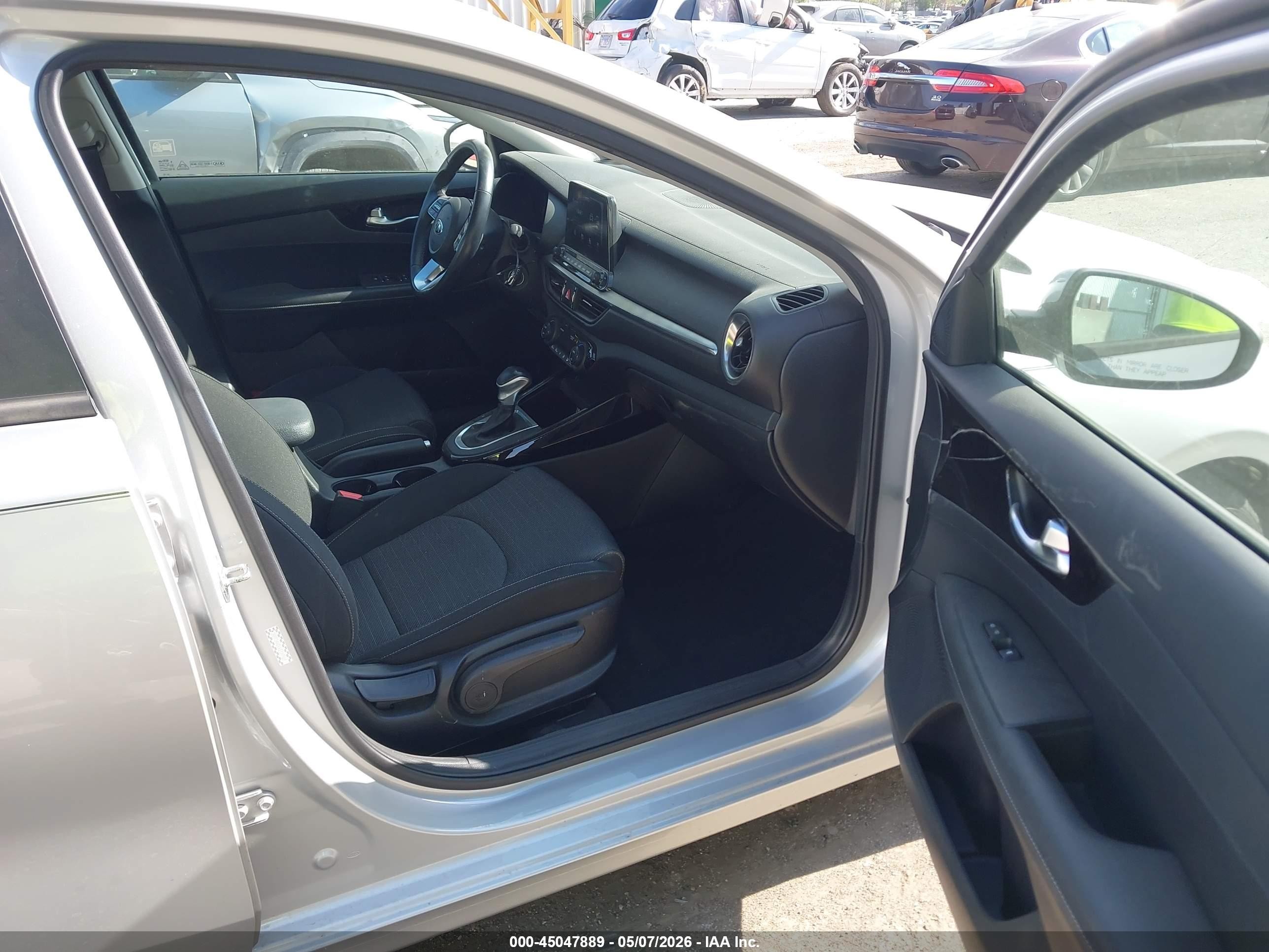 2019 Kia Forte S Silver vin: 3KPF34AD1KE119969