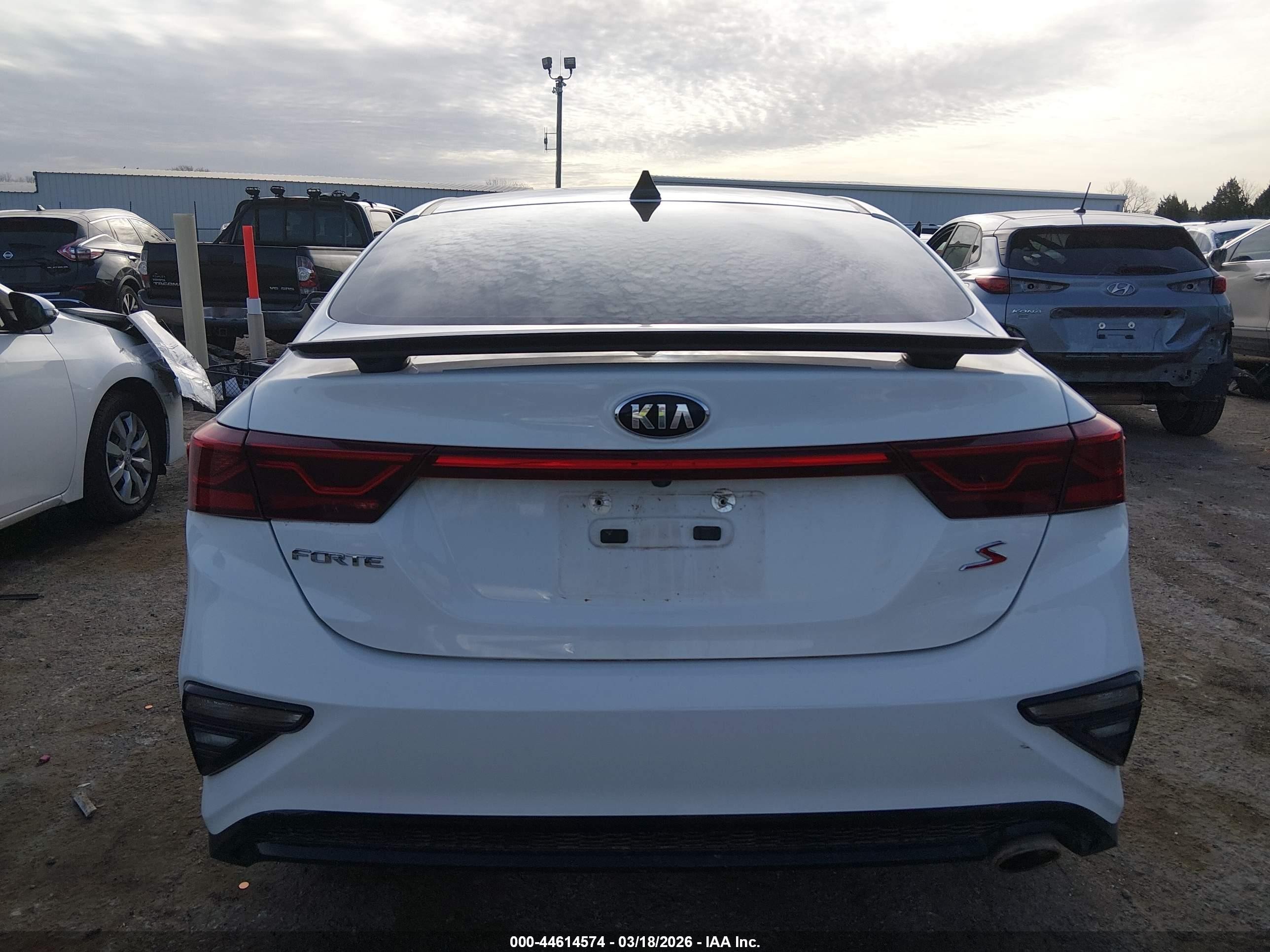2019 Kia Forte S White vin: 3KPF34AD8KE025992
