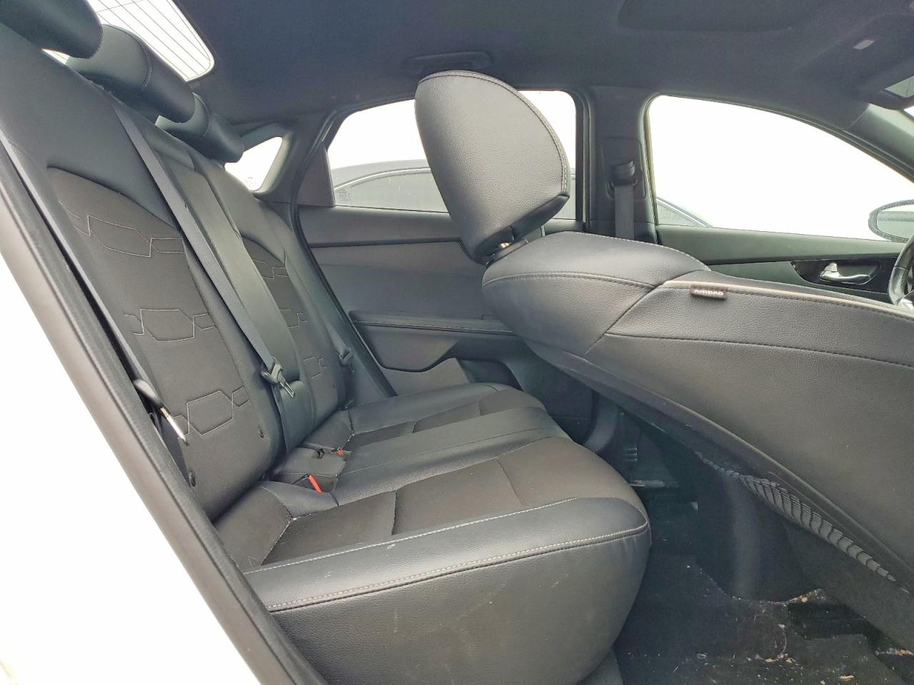 2020 Kia Forte Gt Line White vin: 3KPF34ADXLE261643