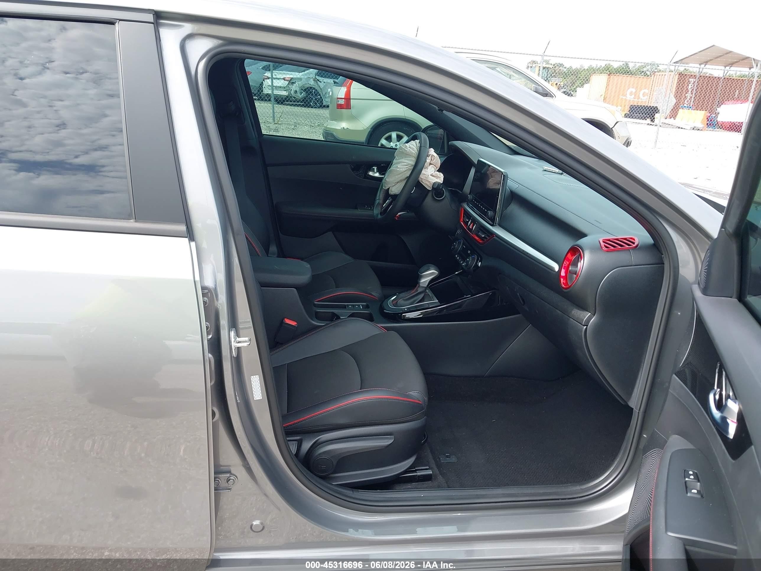 2023 Kia Forte Gt Серый vin: 3KPF44AC5PE503393