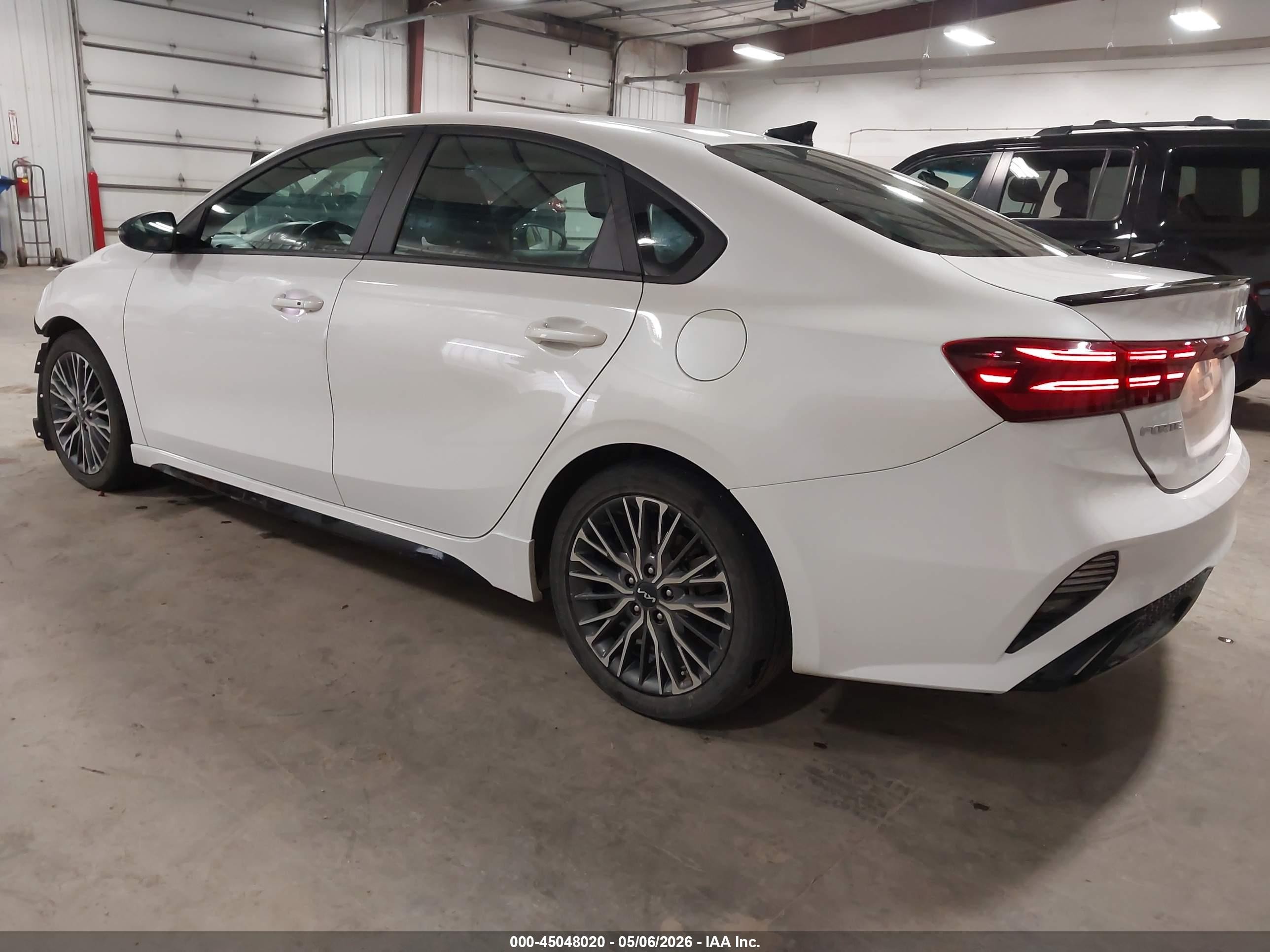 2022 Kia Forte Gt-line Белый vin: 3KPF54AD1NE426590