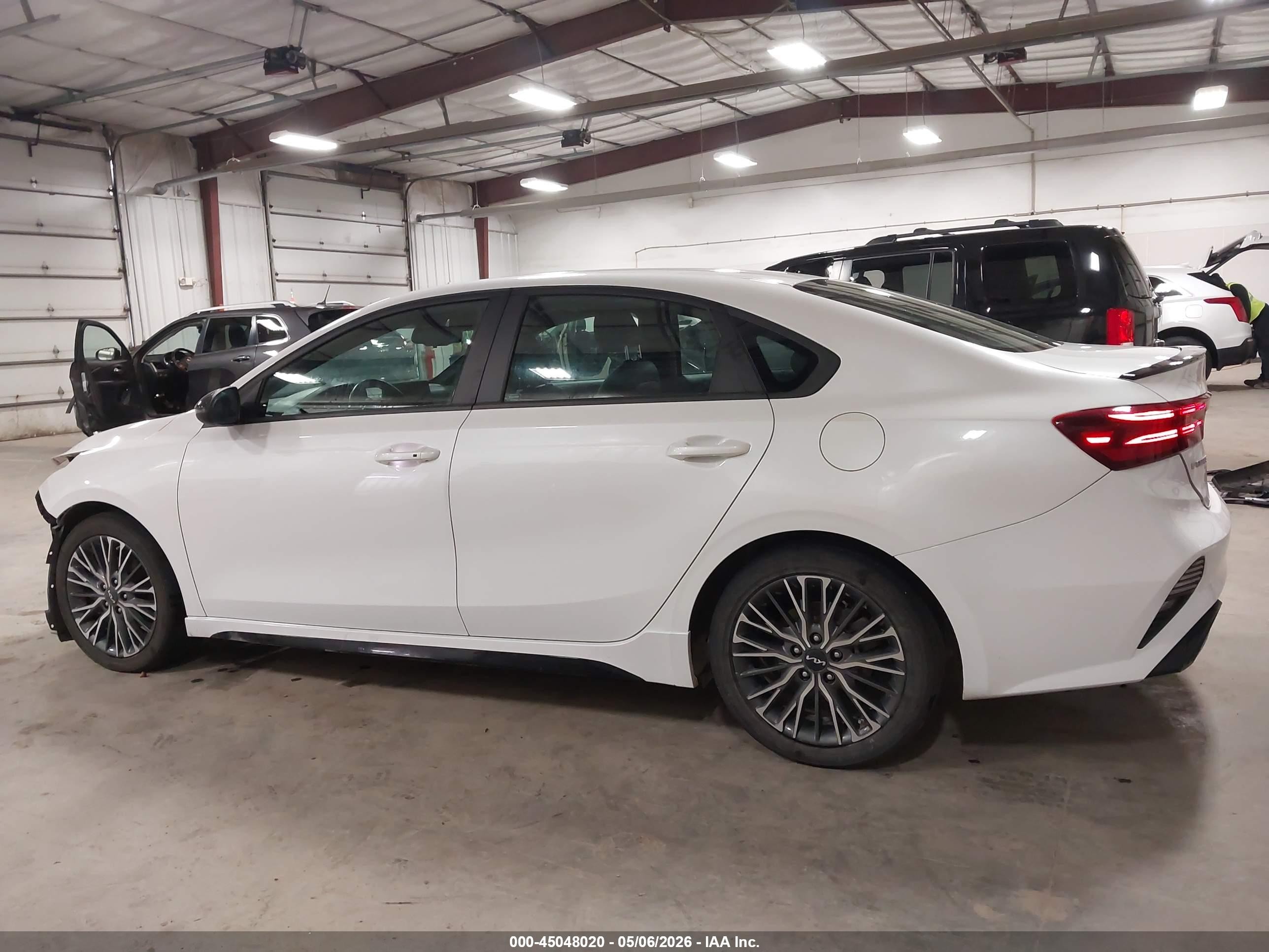 2022 Kia Forte Gt-line Белый vin: 3KPF54AD1NE426590