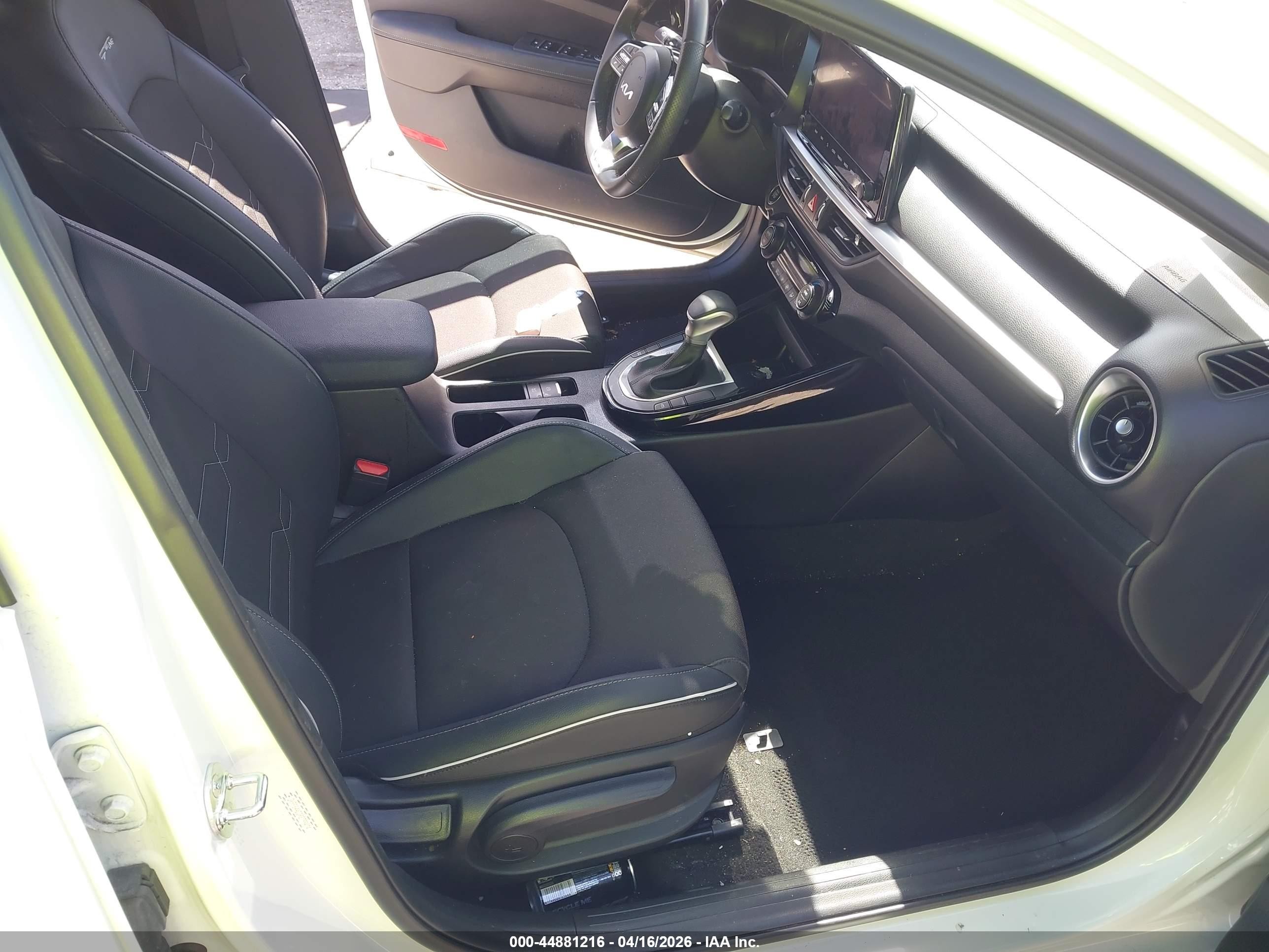 2024 Kia Forte Gt-line White vin: 3KPF54AD3RE799474