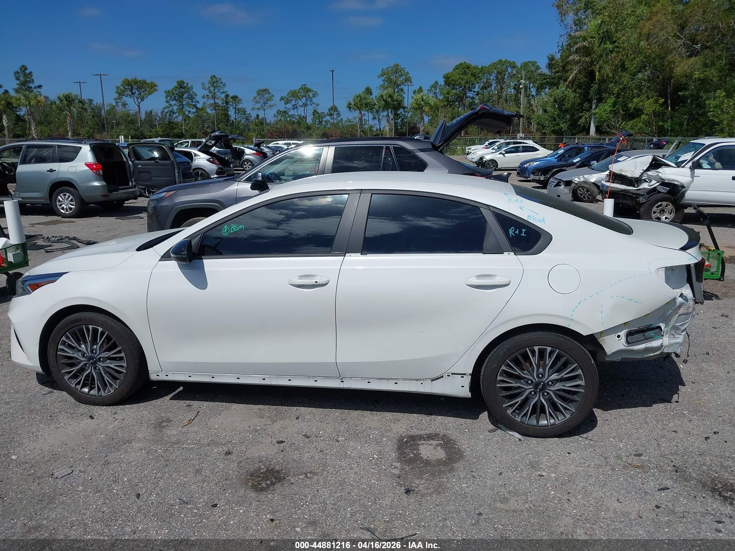 2024 Kia Forte Gt-line White vin: 3KPF54AD3RE799474