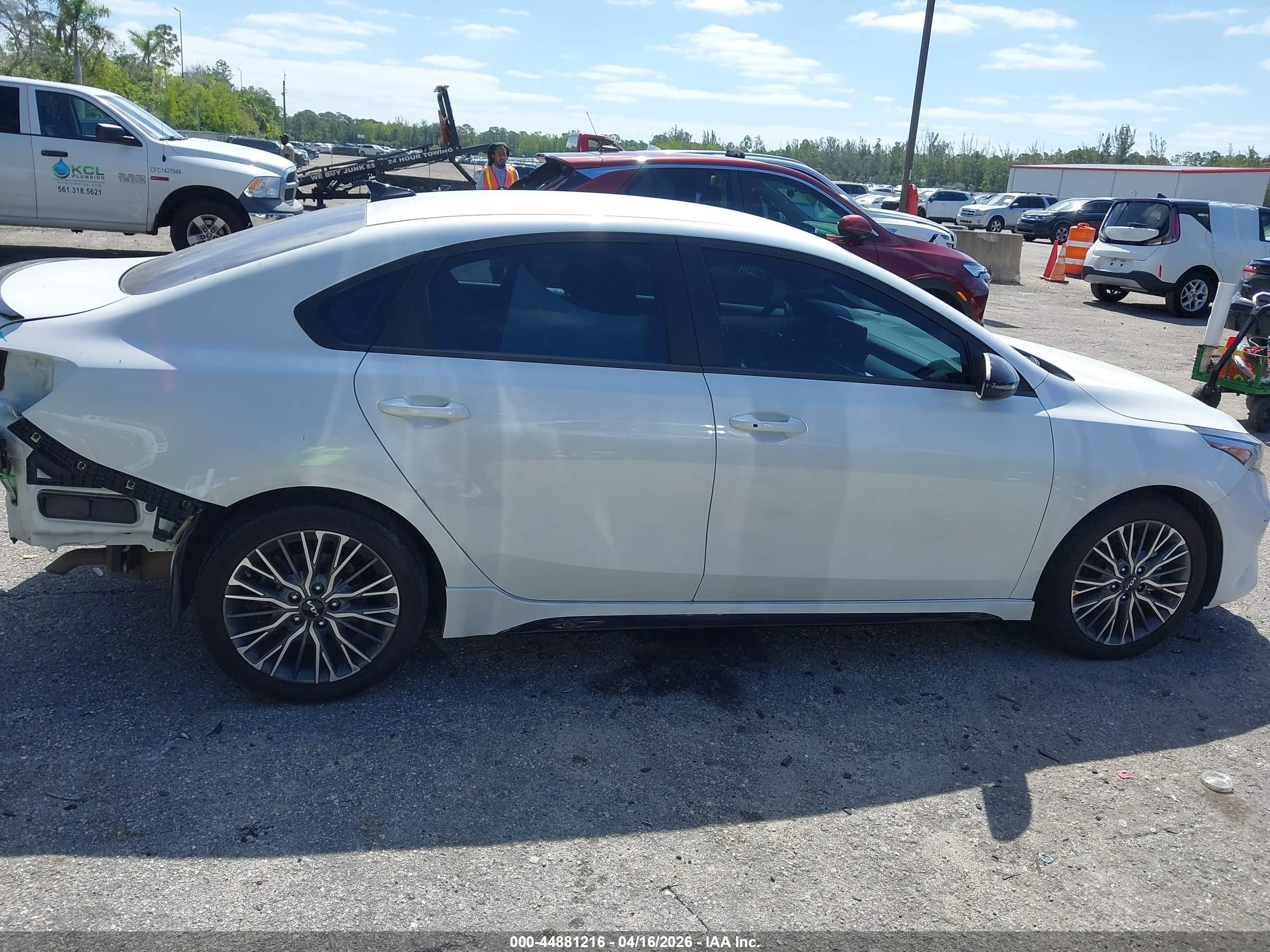 2024 Kia Forte Gt-line White vin: 3KPF54AD3RE799474