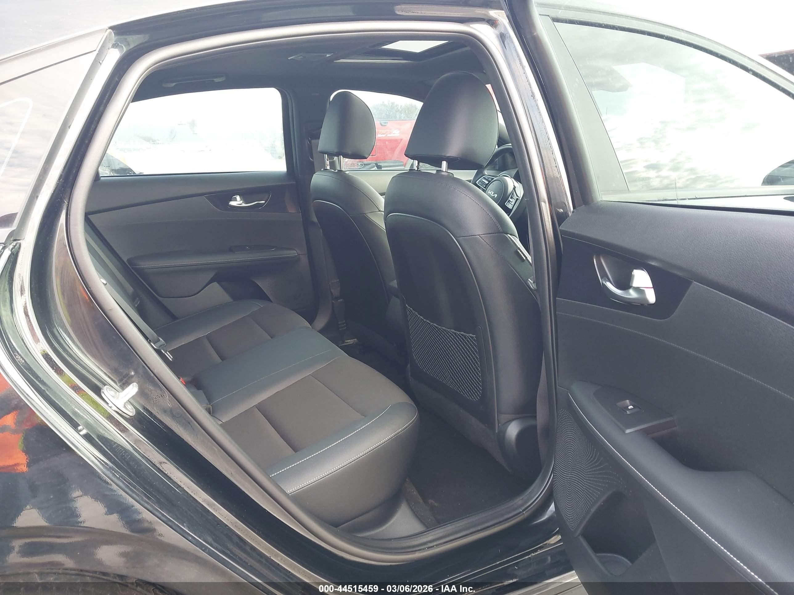 2024 Kia Forte Gt-line Черный vin: 3KPF54AD6RE763875