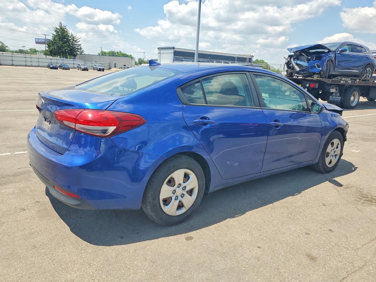 2018 Kia Forte Lx Blue vin: 3KPFK4A71JE272931