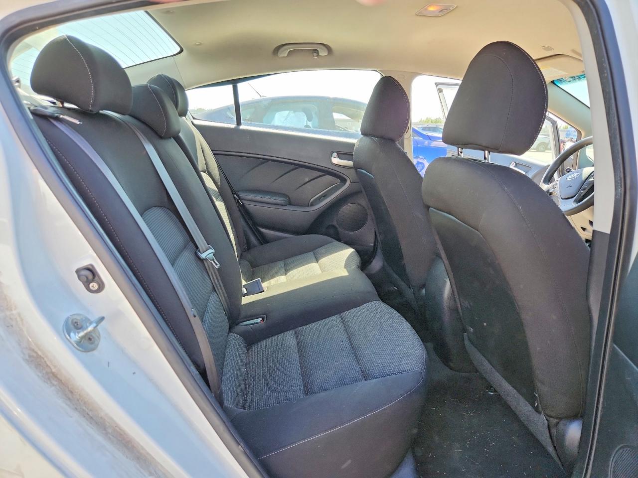 2017 Kia Forte Lx Белый vin: 3KPFK4A72HE066074