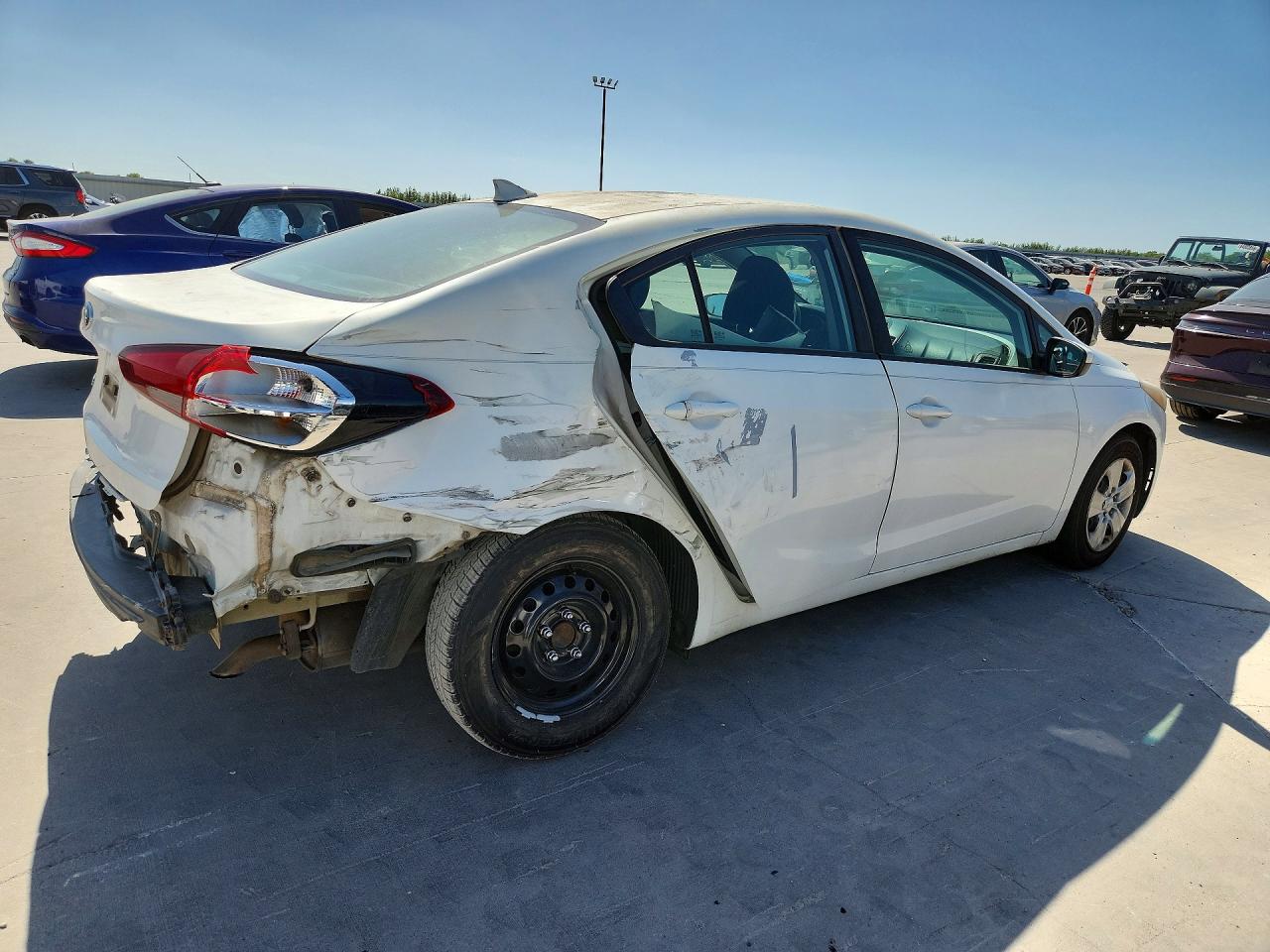2017 Kia Forte Lx Белый vin: 3KPFK4A72HE066074