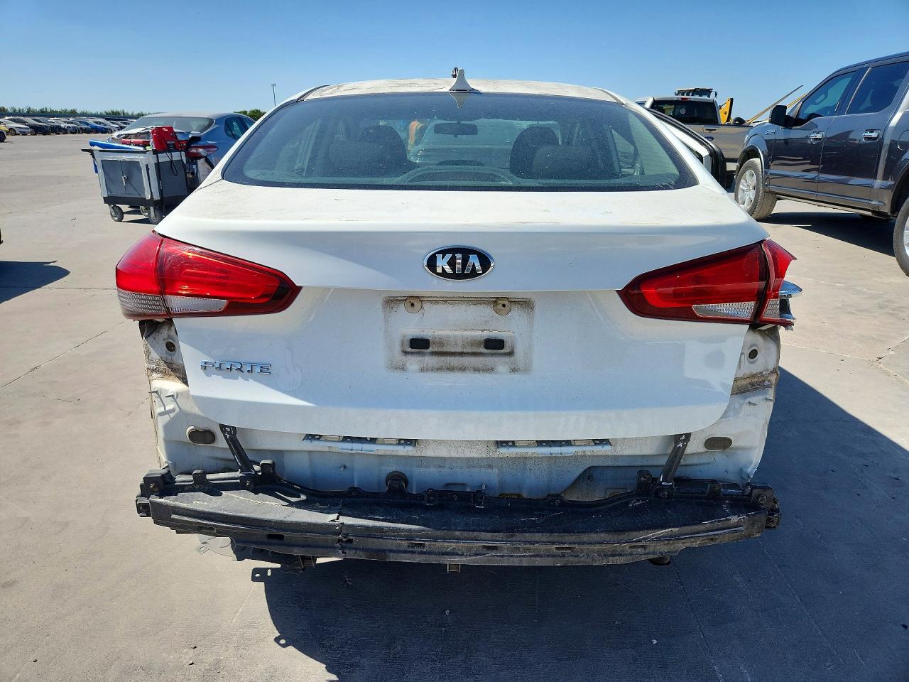 2017 Kia Forte Lx Белый vin: 3KPFK4A72HE066074