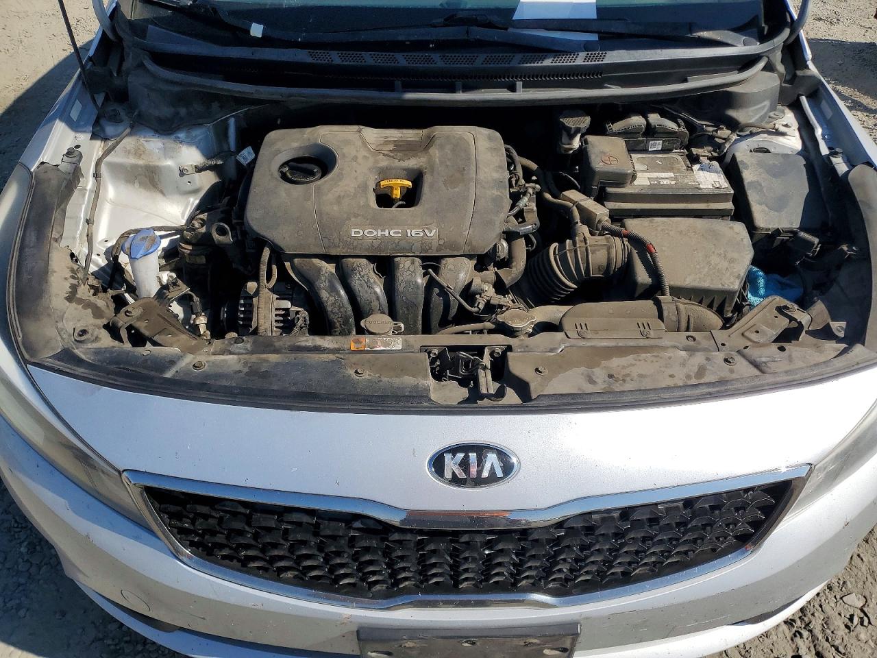 2018 Kia Forte Lx Silver vin: 3KPFK4A72JE220885