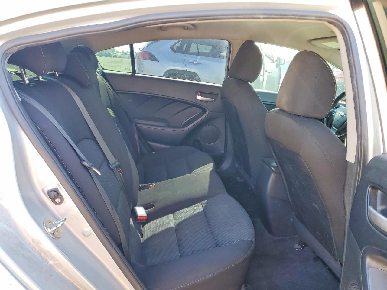 2018 Kia Forte Lx Silver vin: 3KPFK4A72JE220885