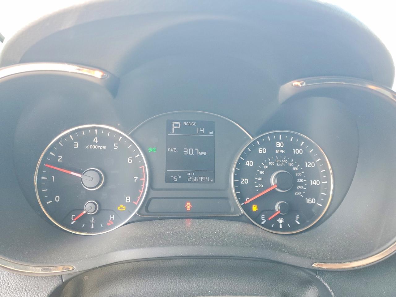 2018 Kia Forte Lx Silver vin: 3KPFK4A72JE220885