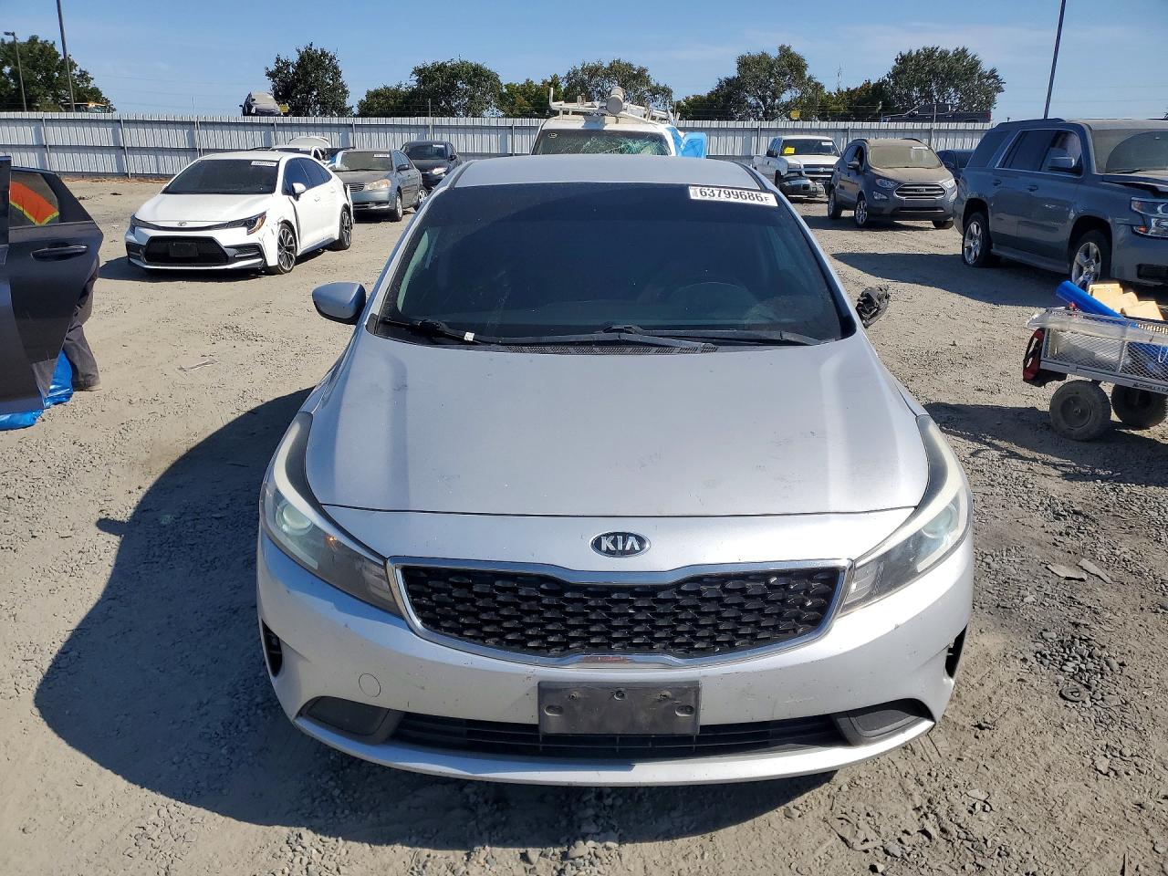 2018 Kia Forte Lx Silver vin: 3KPFK4A72JE220885