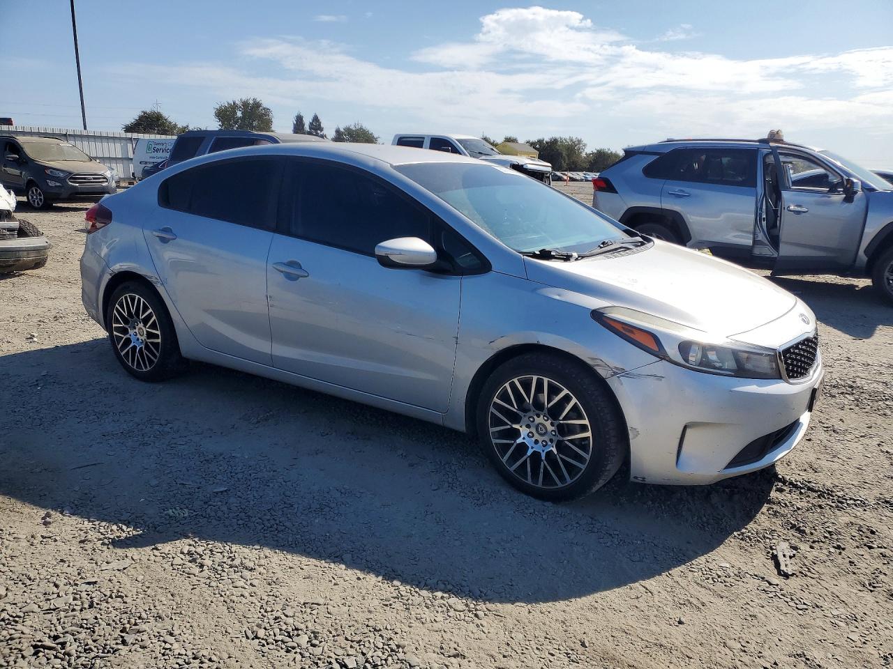 2018 Kia Forte Lx Silver vin: 3KPFK4A72JE220885