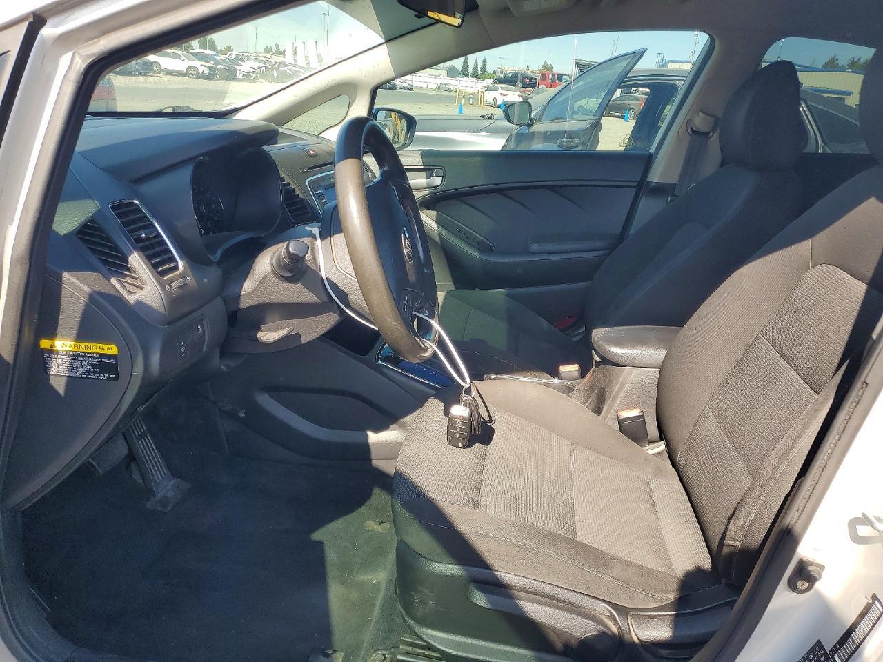 2018 Kia Forte Lx Silver vin: 3KPFK4A72JE220885