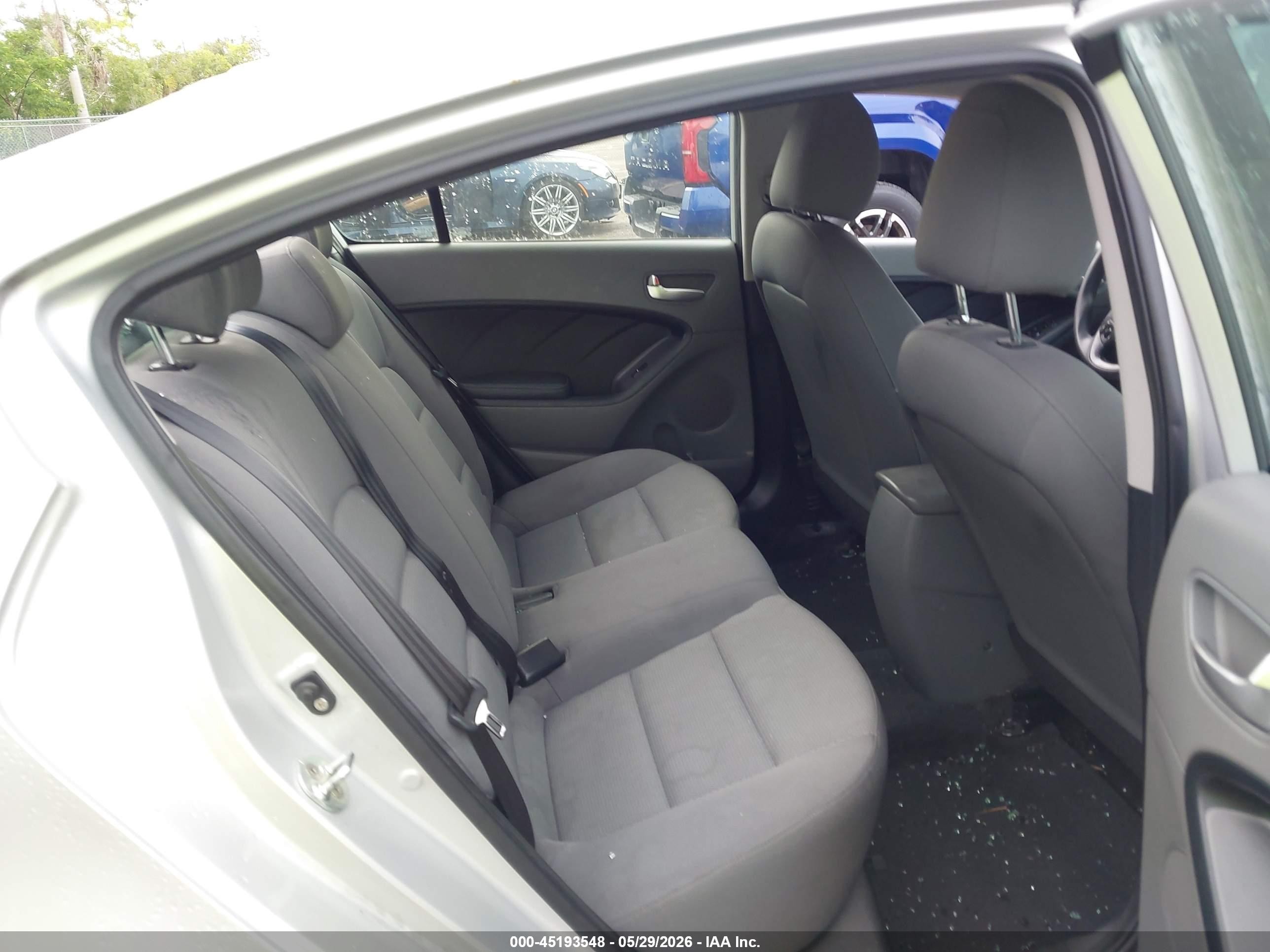 2017 Kia Forte Lx Silver vin: 3KPFK4A73HE015702