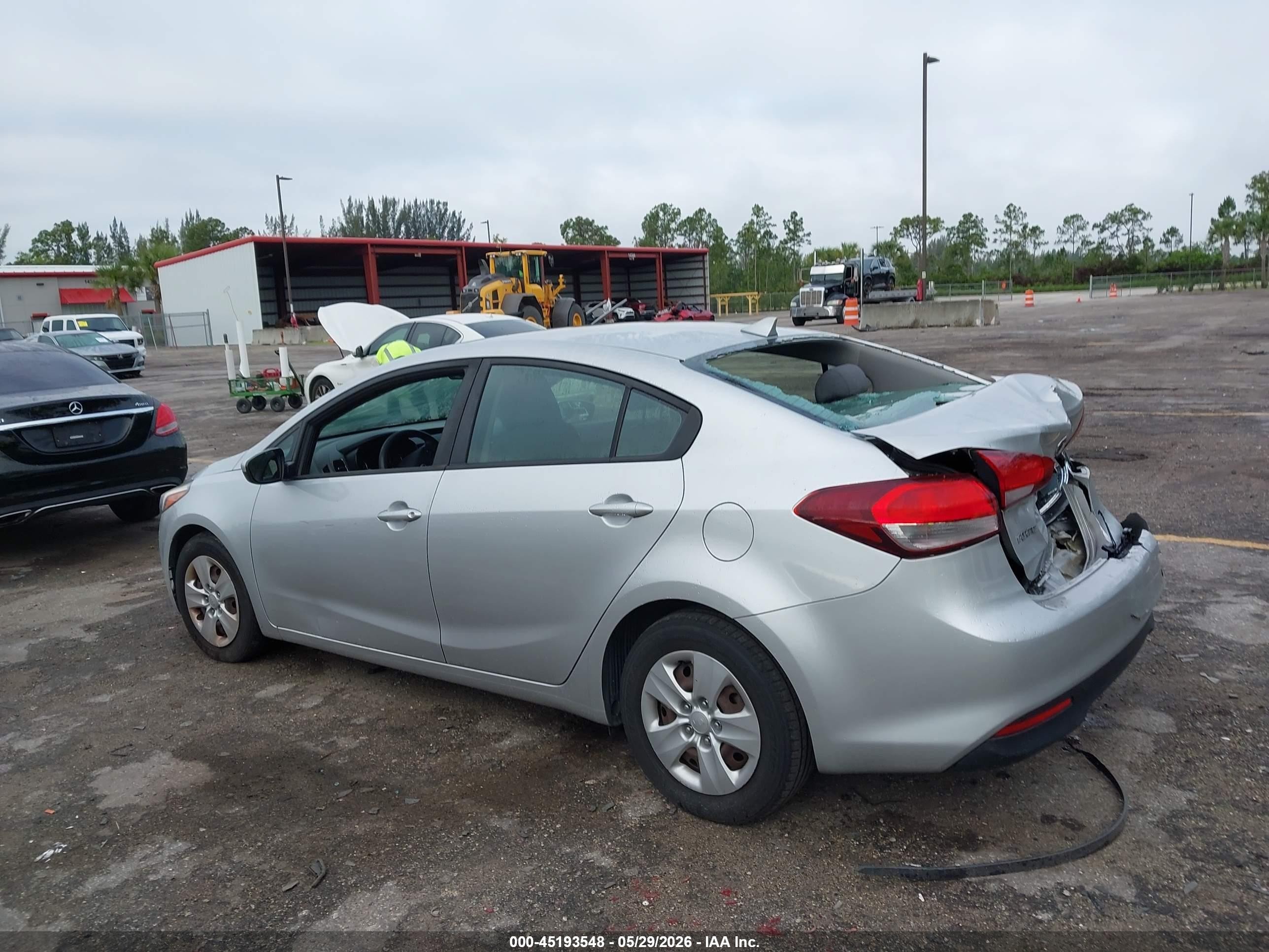 2017 Kia Forte Lx Silver vin: 3KPFK4A73HE015702