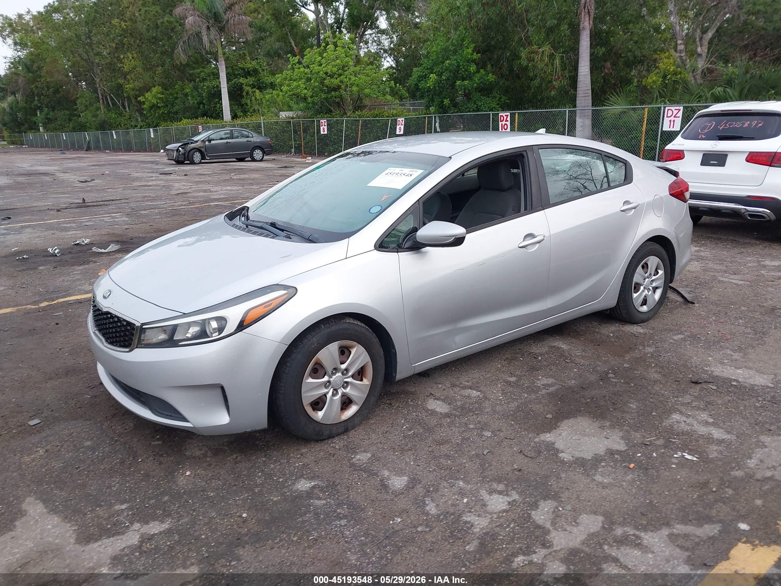 2017 Kia Forte Lx Silver vin: 3KPFK4A73HE015702