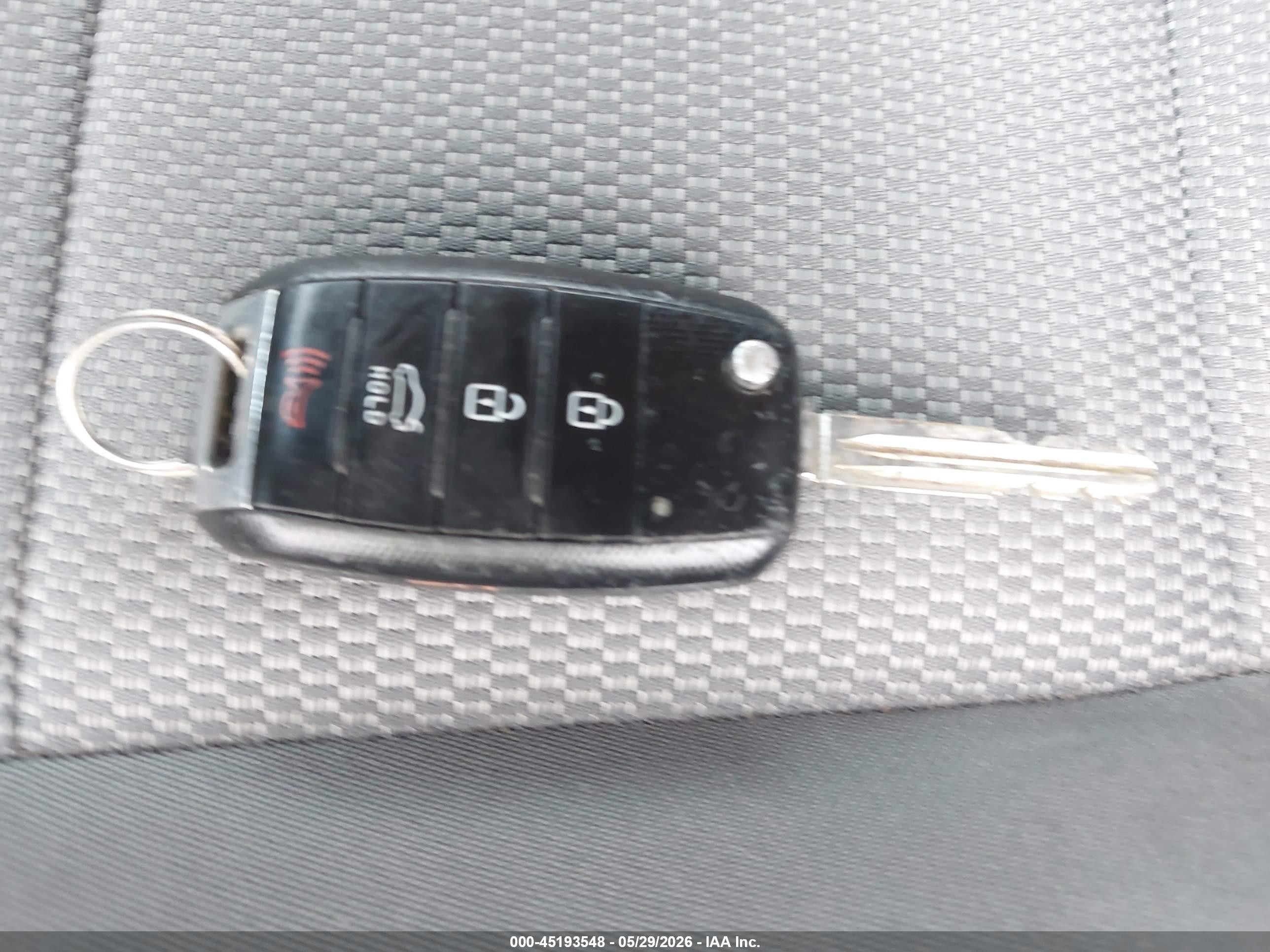 2017 Kia Forte Lx Silver vin: 3KPFK4A73HE015702