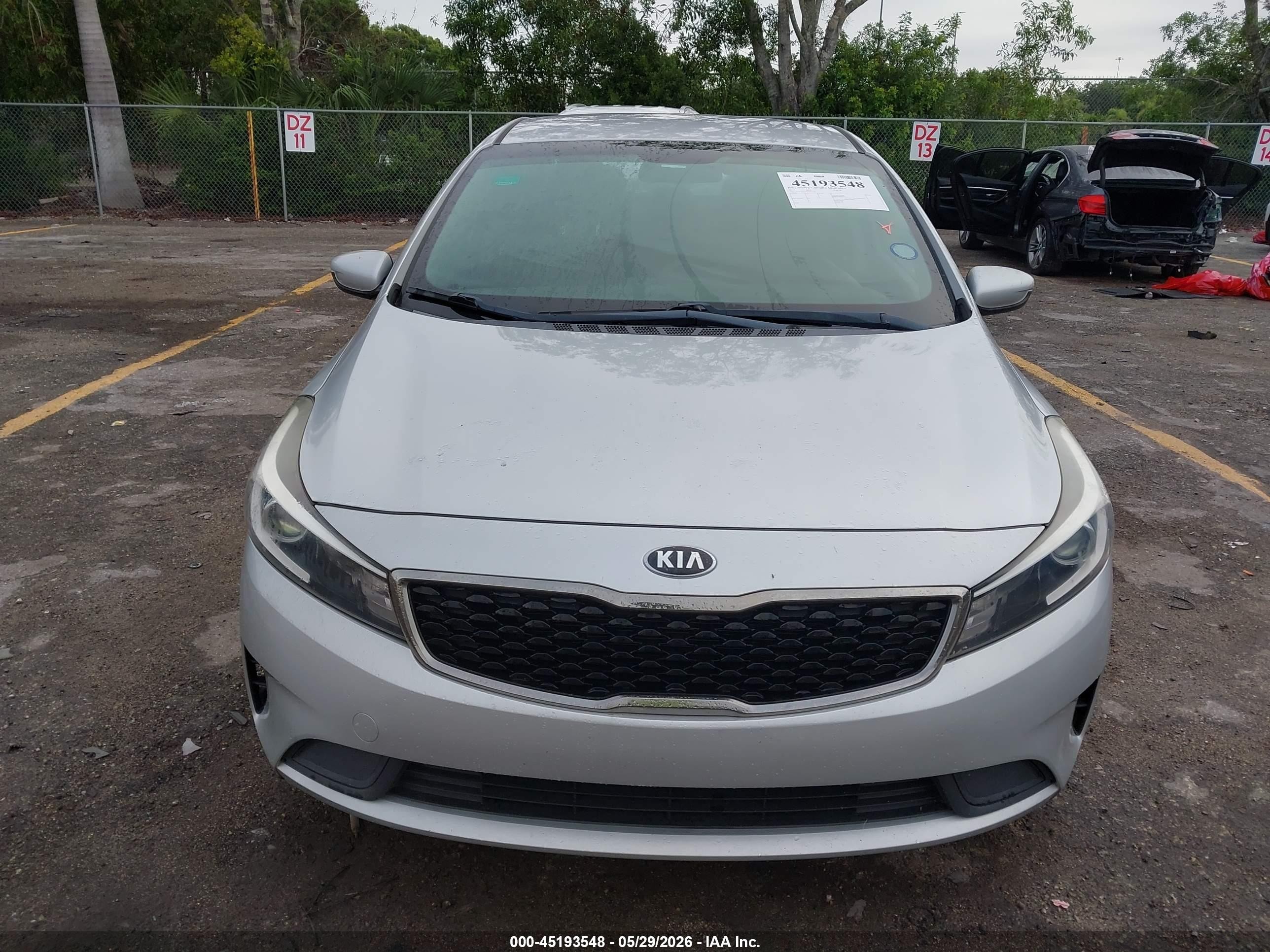 2017 Kia Forte Lx Silver vin: 3KPFK4A73HE015702