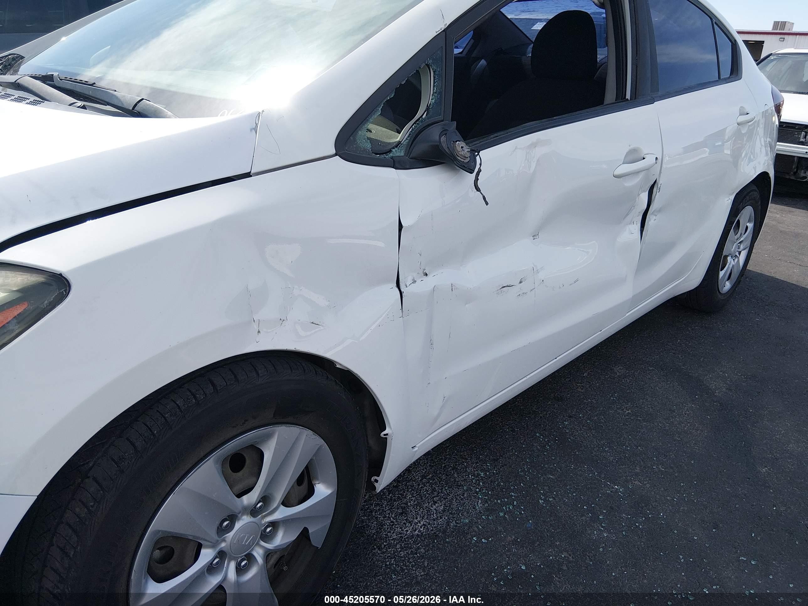 2018 Kia Forte Lx White vin: 3KPFK4A73JE184916
