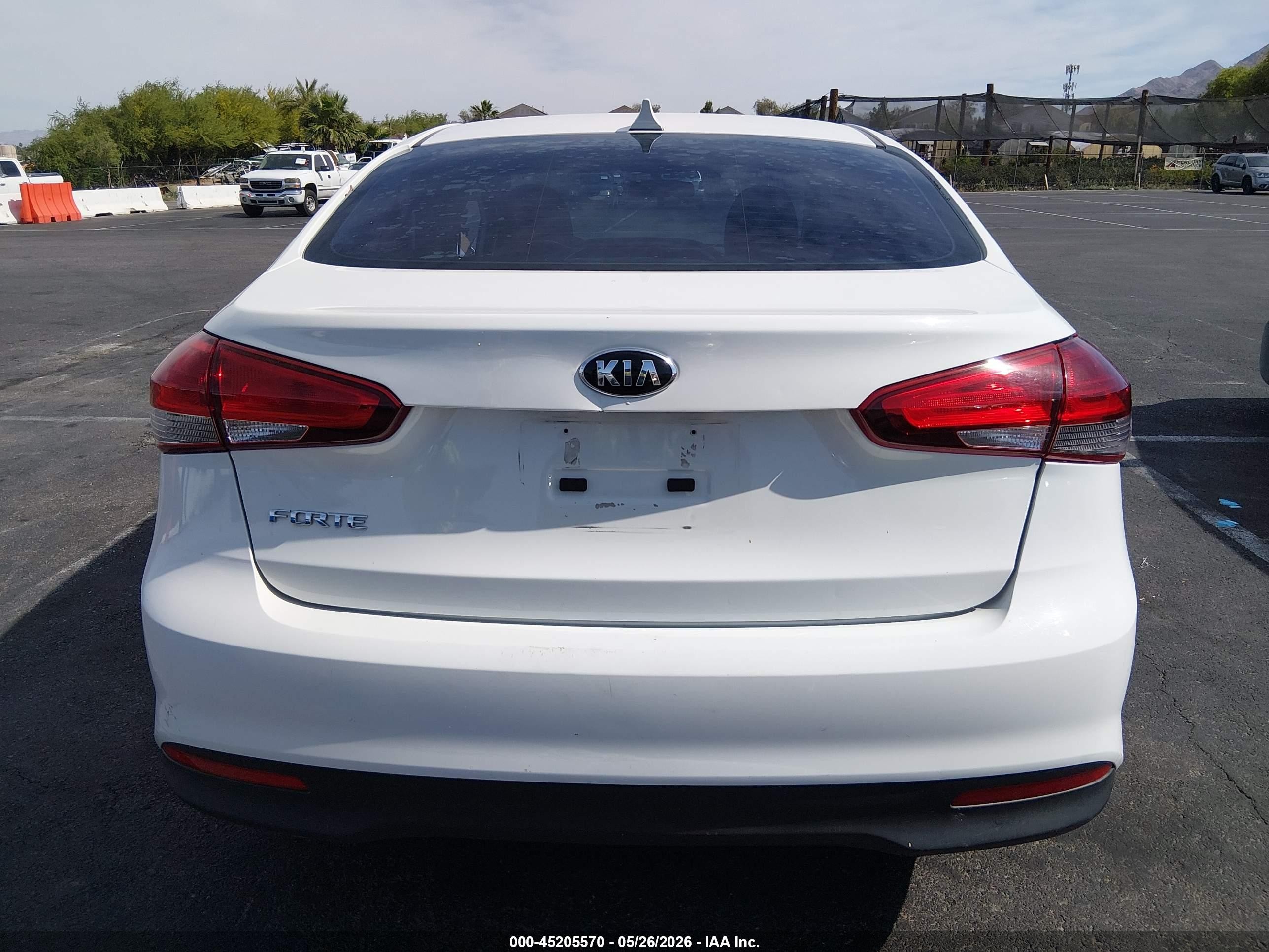 2018 Kia Forte Lx White vin: 3KPFK4A73JE184916