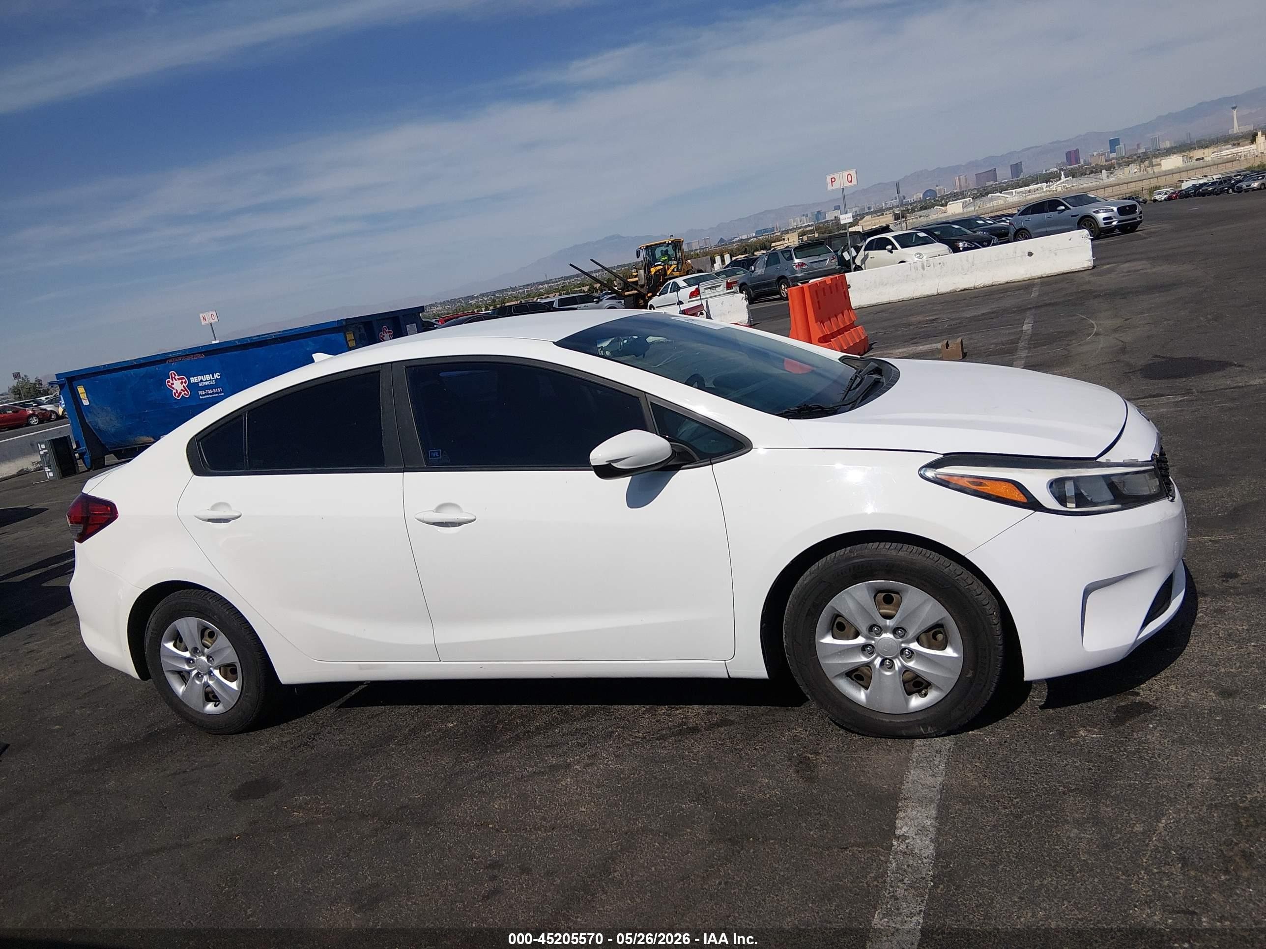 2018 Kia Forte Lx White vin: 3KPFK4A73JE184916
