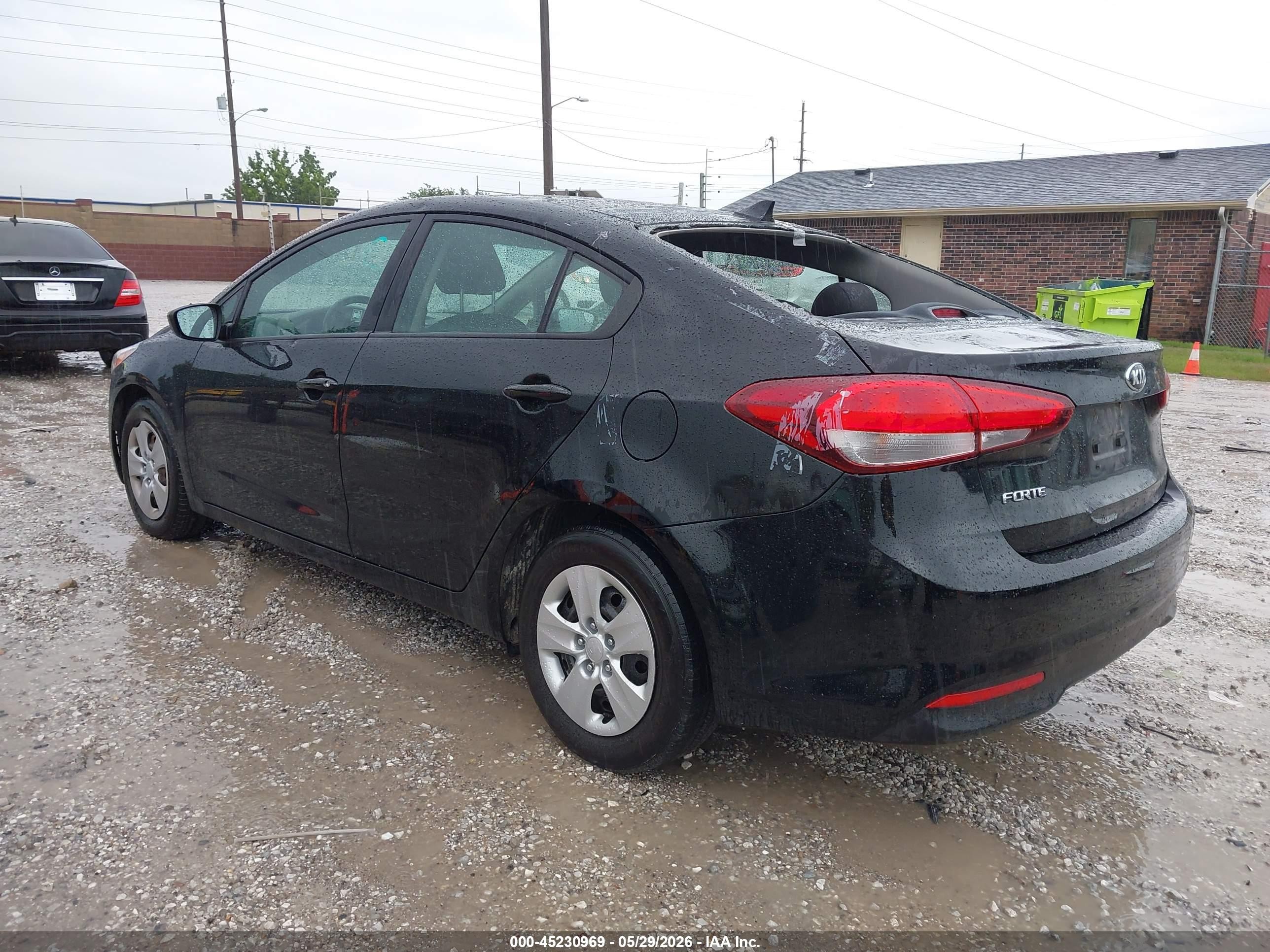2018 Kia Forte Lx Black vin: 3KPFK4A74JE193074