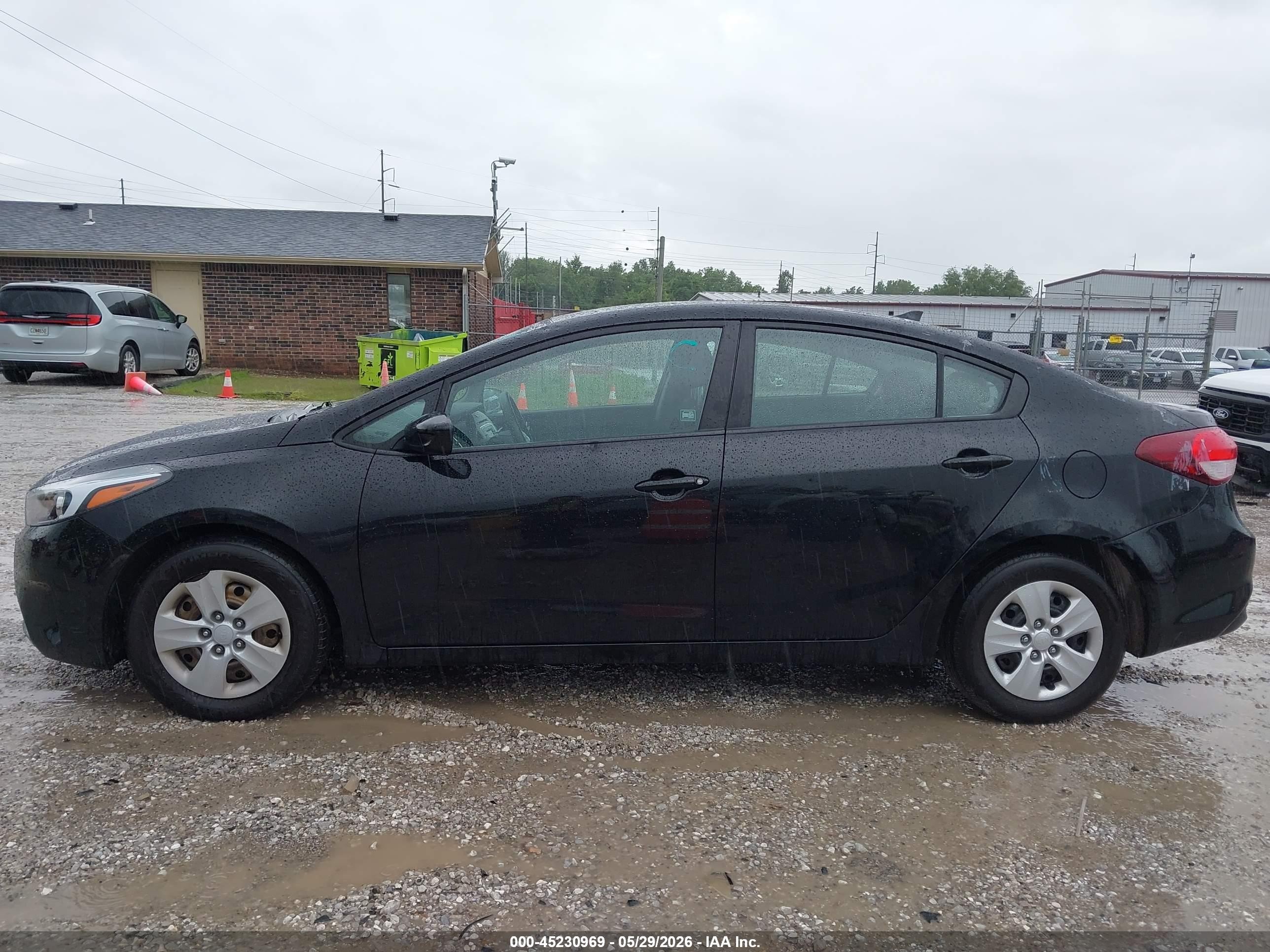 2018 Kia Forte Lx Black vin: 3KPFK4A74JE193074