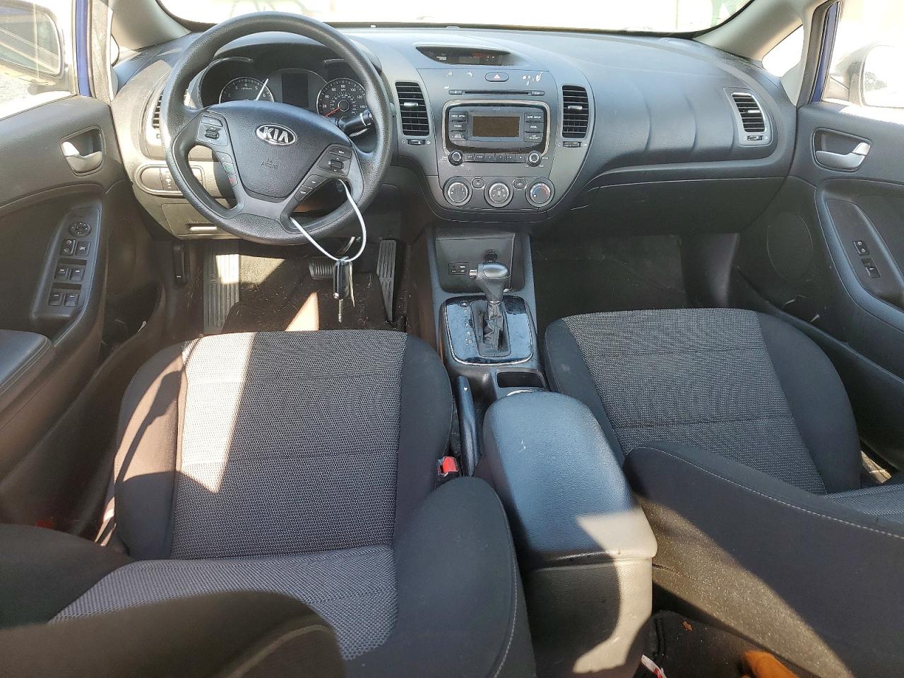 2017 Kia Forte Lx Синий vin: 3KPFK4A76HE156568