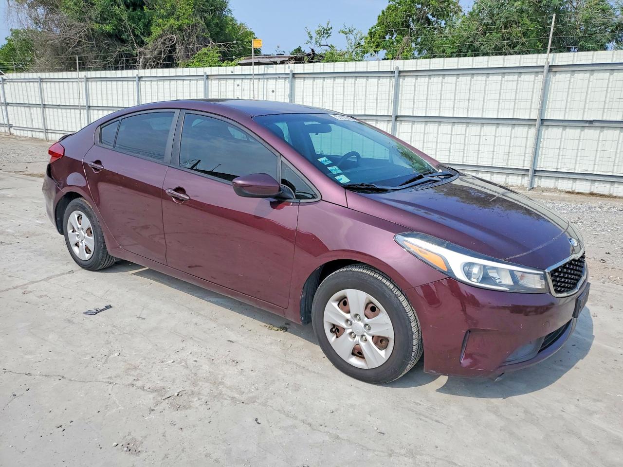 2018 Kia Forte Lx Purple vin: 3KPFK4A76JE228178