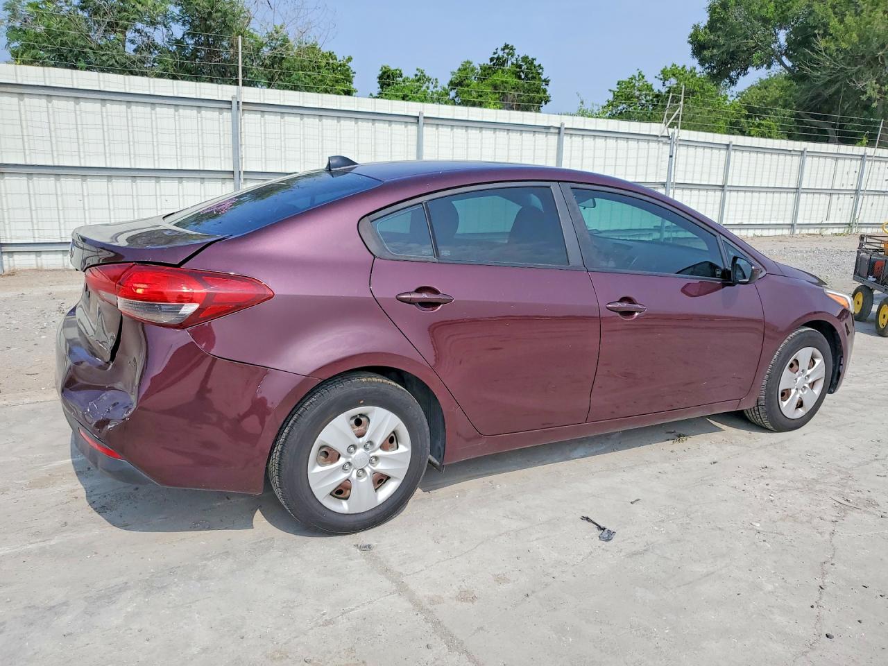 2018 Kia Forte Lx Purple vin: 3KPFK4A76JE228178