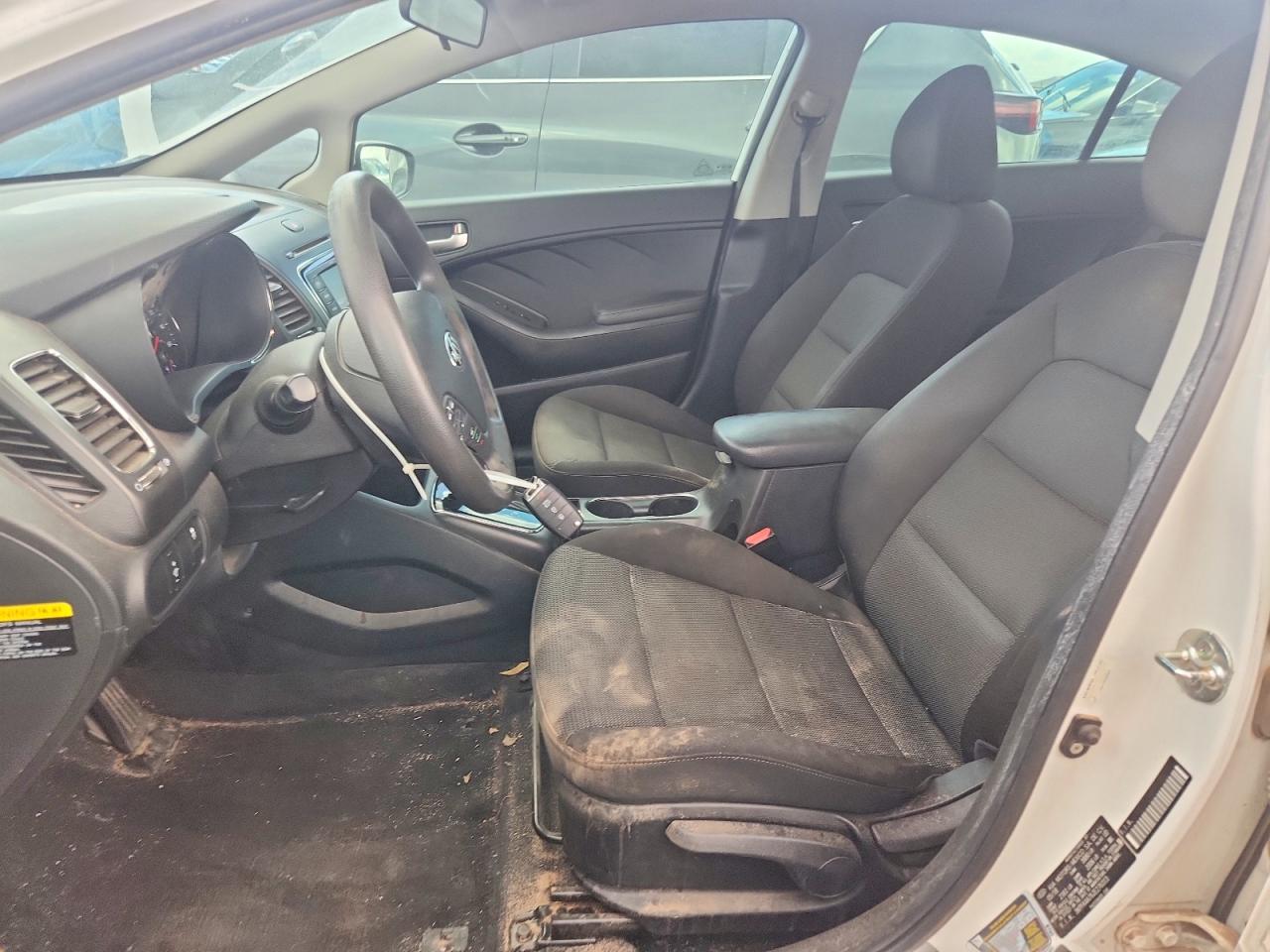 2018 Kia Forte Lx White vin: 3KPFK4A76JE276313