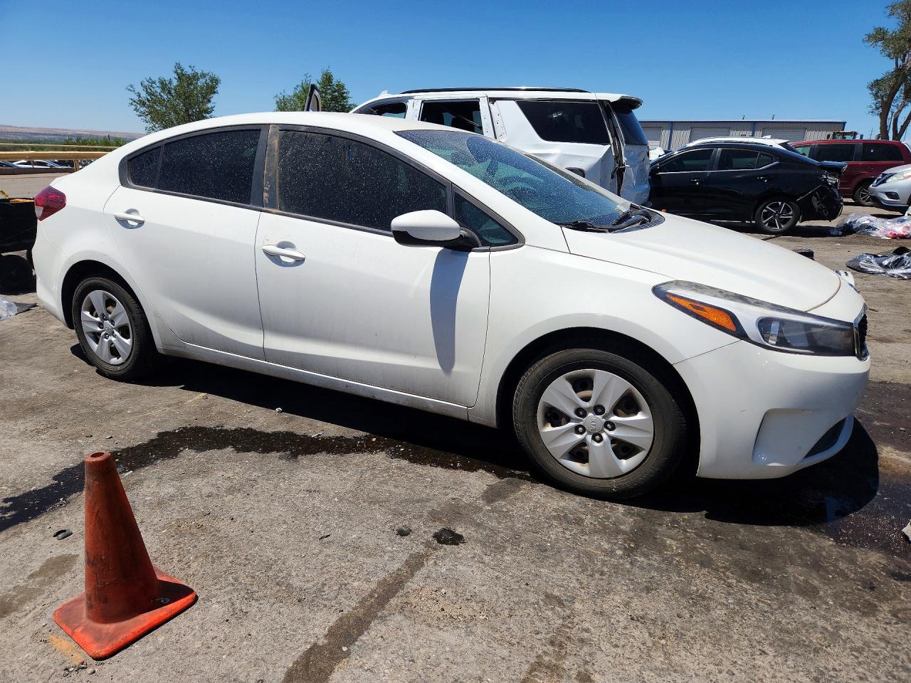 2018 Kia Forte Lx White vin: 3KPFK4A76JE276313