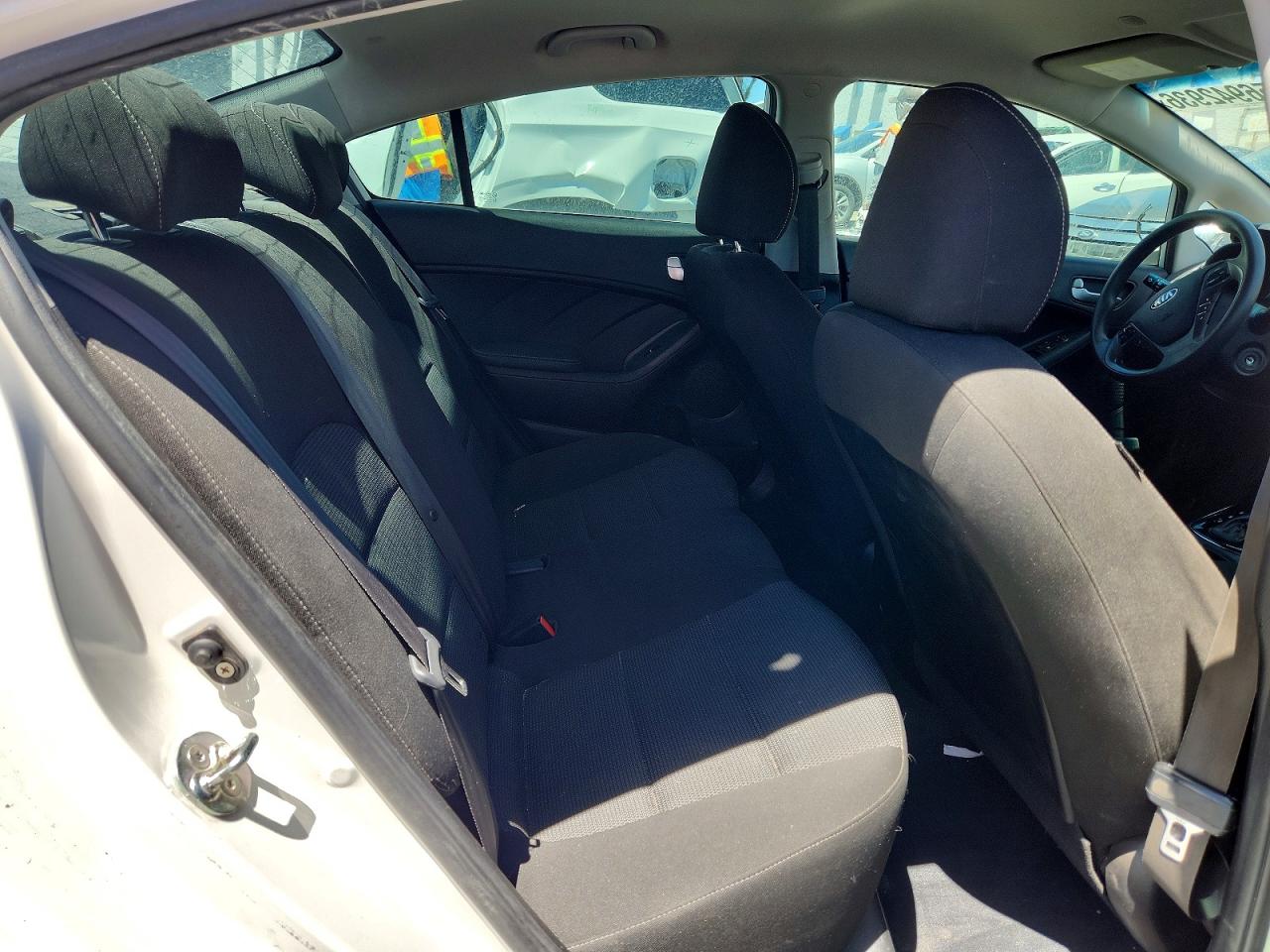 2018 Kia Forte Lx White vin: 3KPFK4A76JE276313